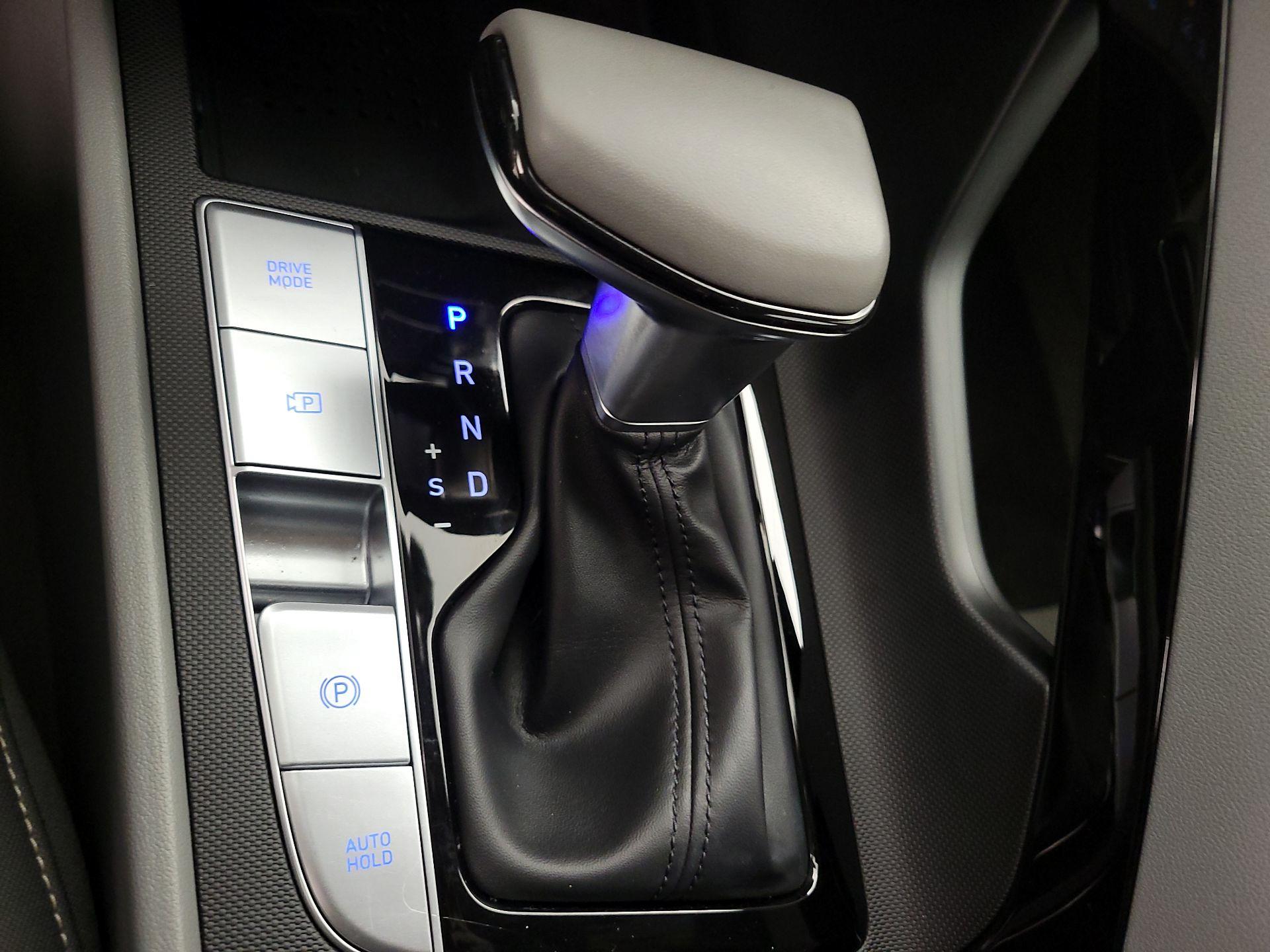 Thumbnail: 2022 Hyundai Elantra - 17