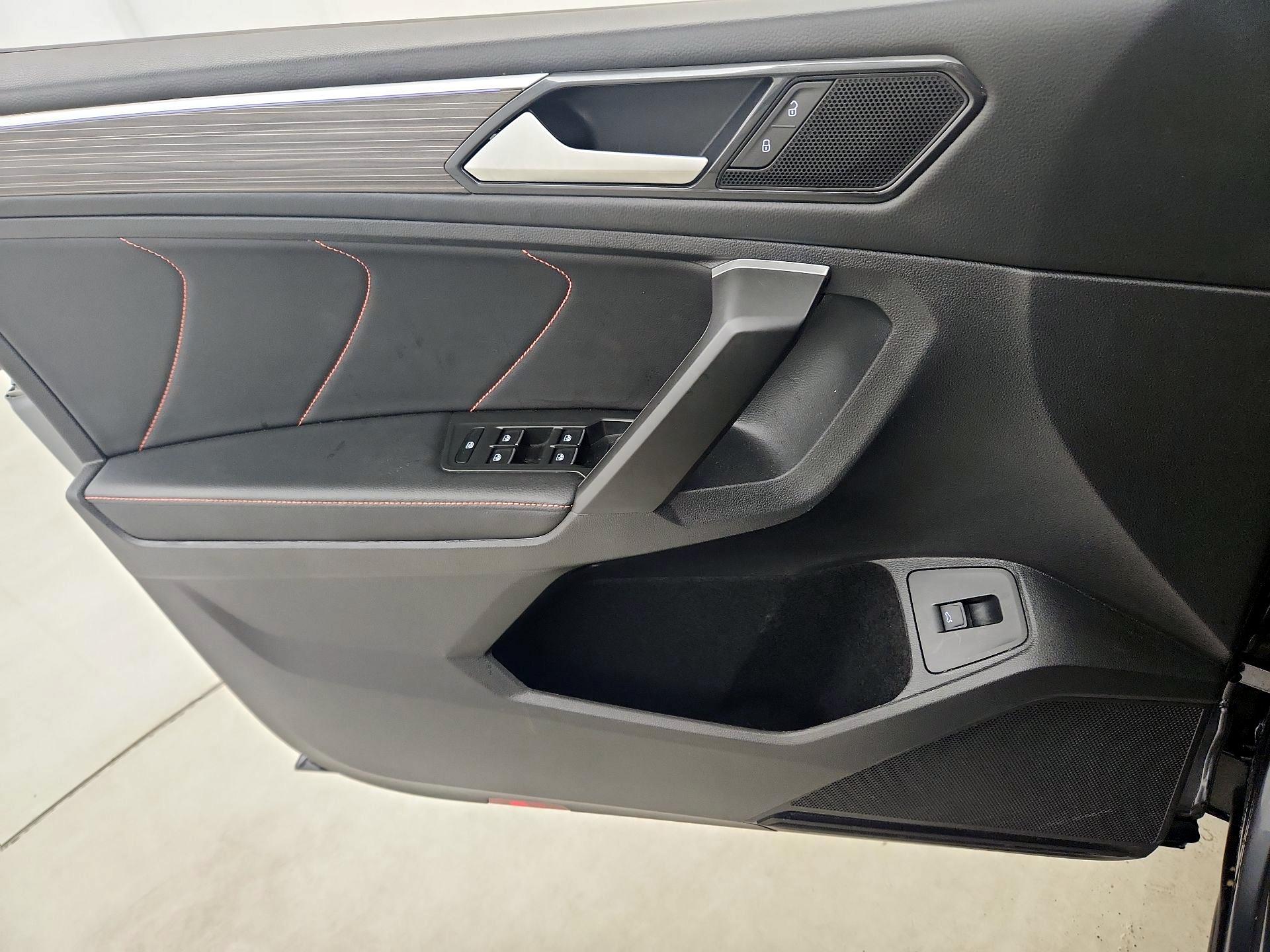 Thumbnail: 2024 Volkswagen Tiguan - 12