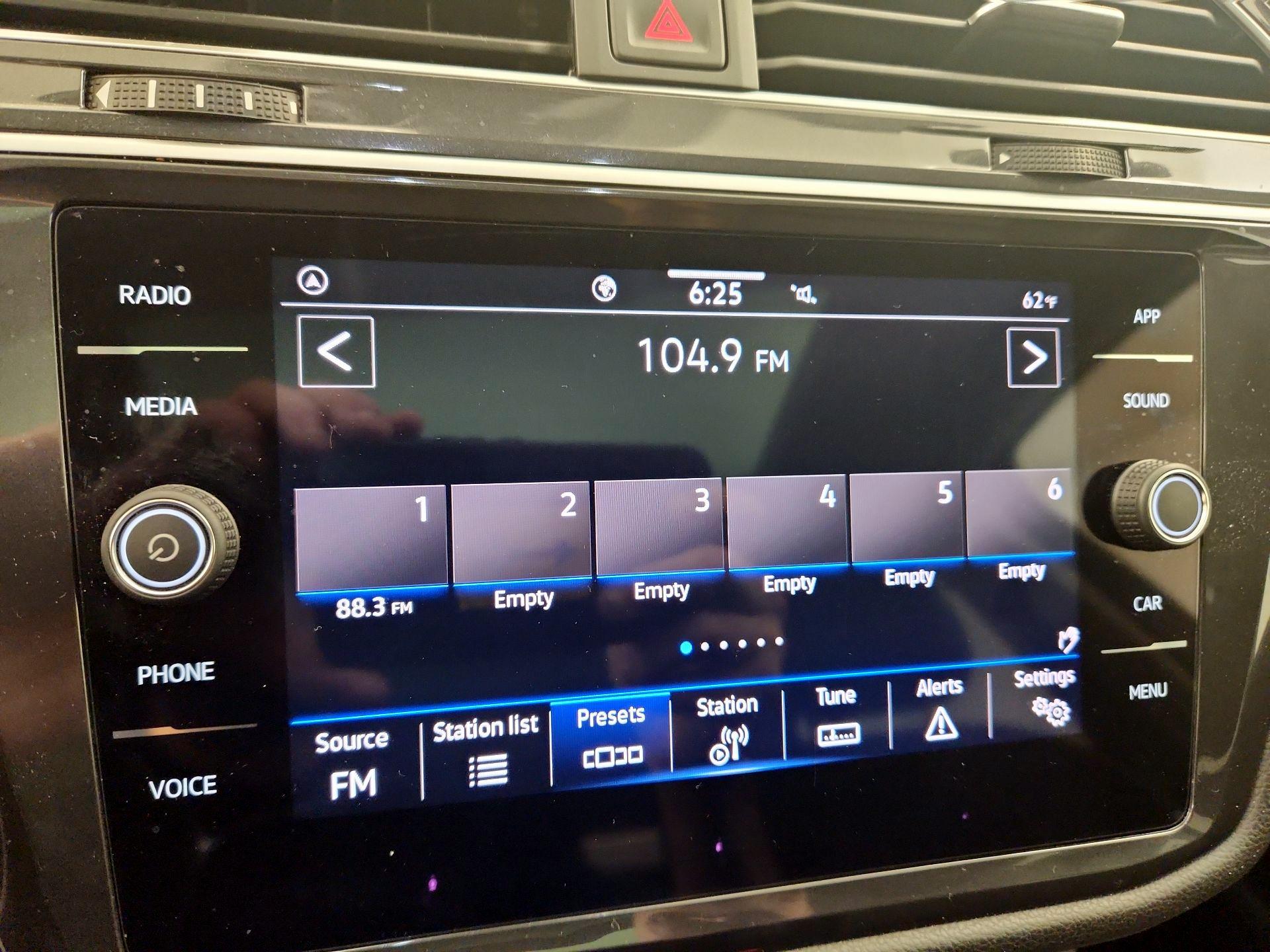 Thumbnail: 2024 Volkswagen Tiguan - 15