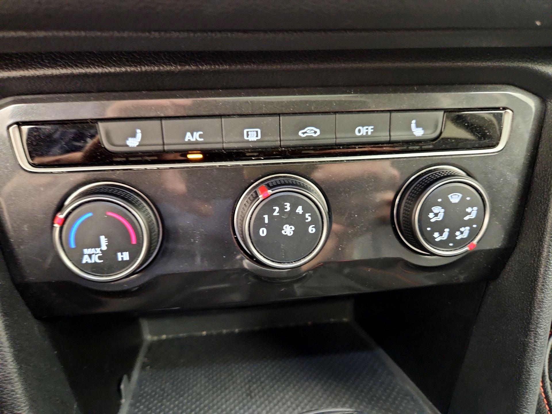 Thumbnail: 2024 Volkswagen Tiguan - 16