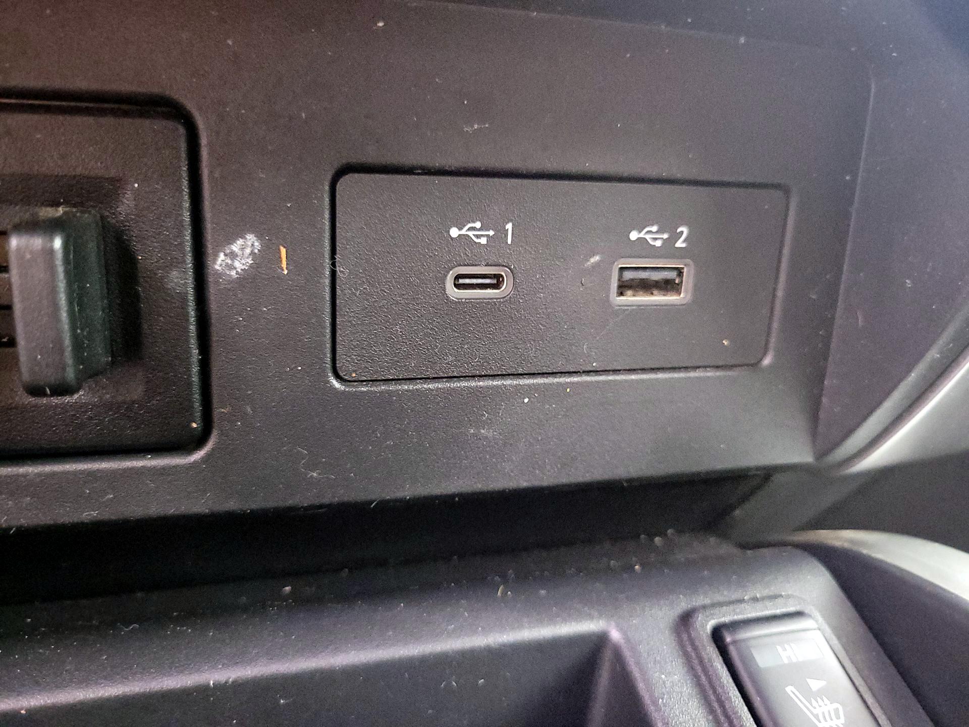 Thumbnail: 2020 Nissan Titan - 18