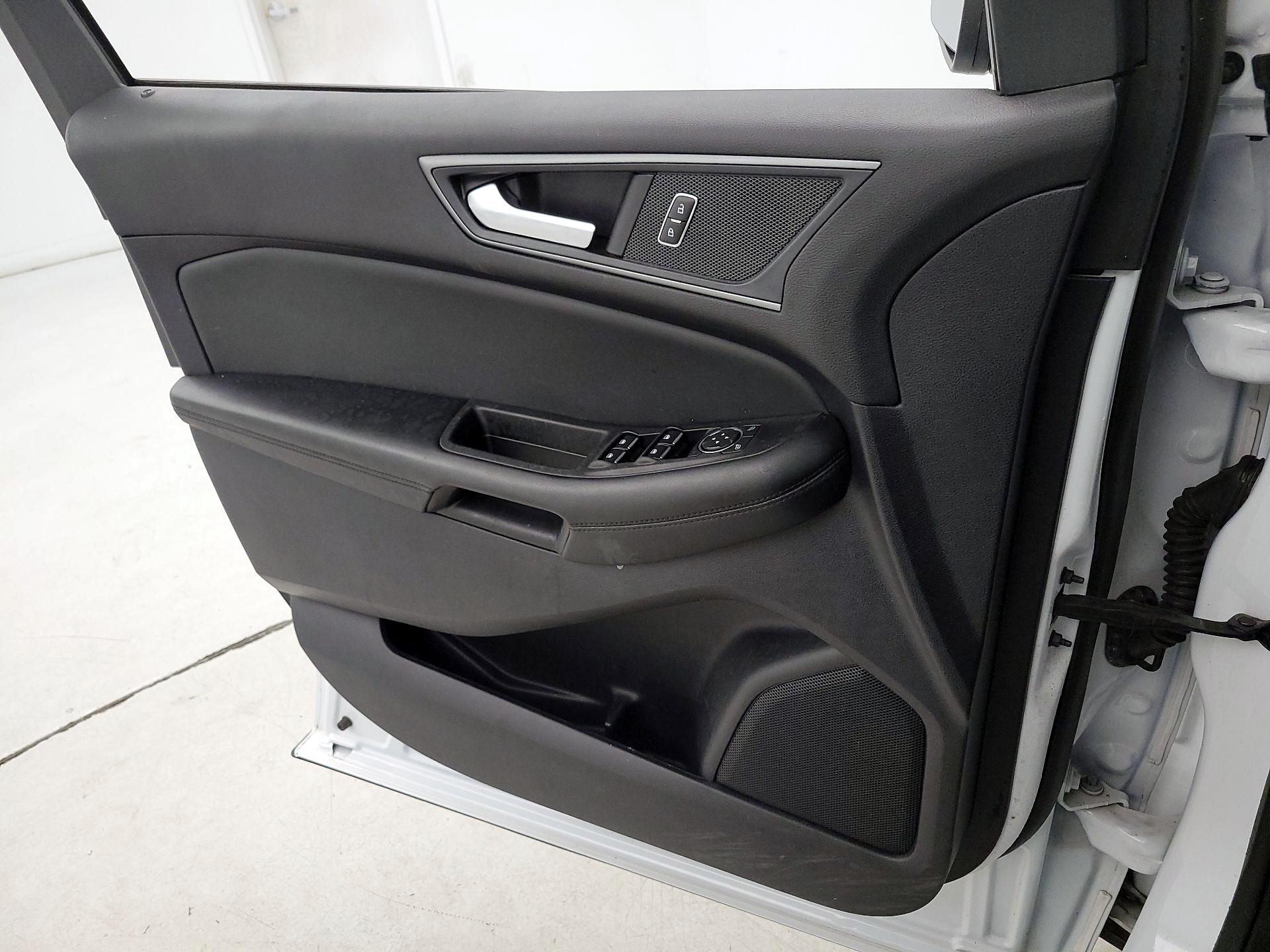 Thumbnail: 2020 Ford Edge - 12