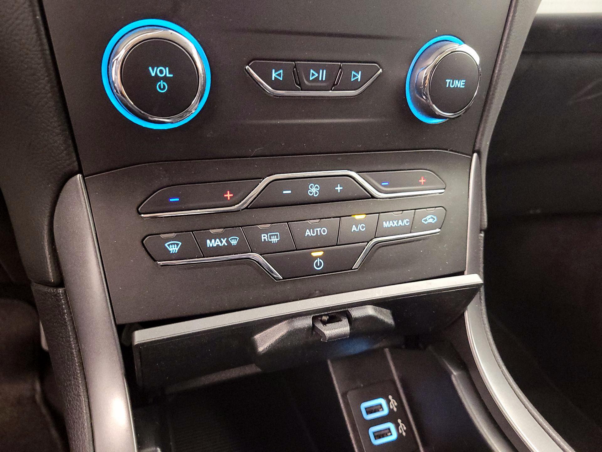 Thumbnail: 2020 Ford Edge - 16