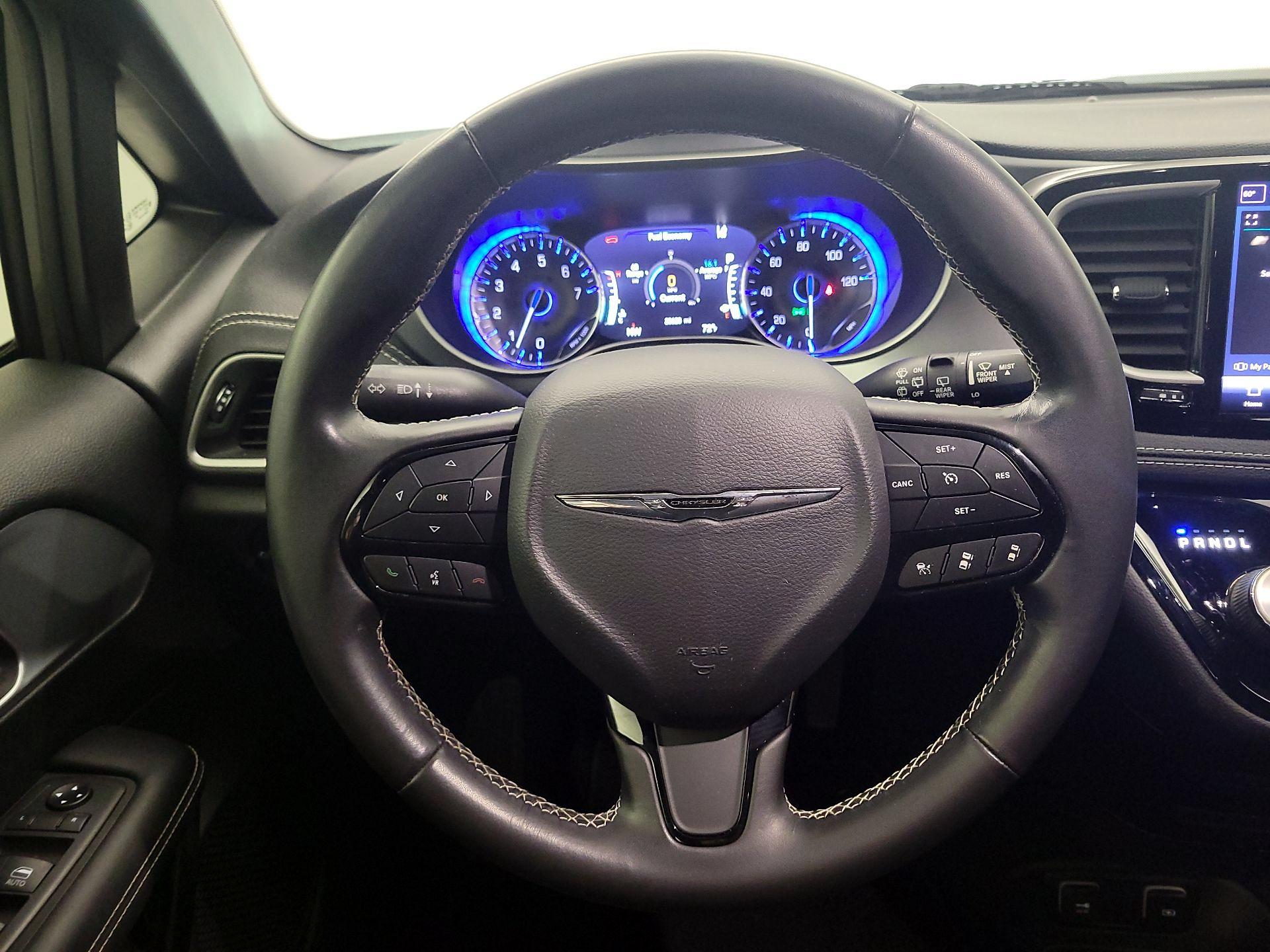 Thumbnail: 2021 Chrysler Pacifica - 10