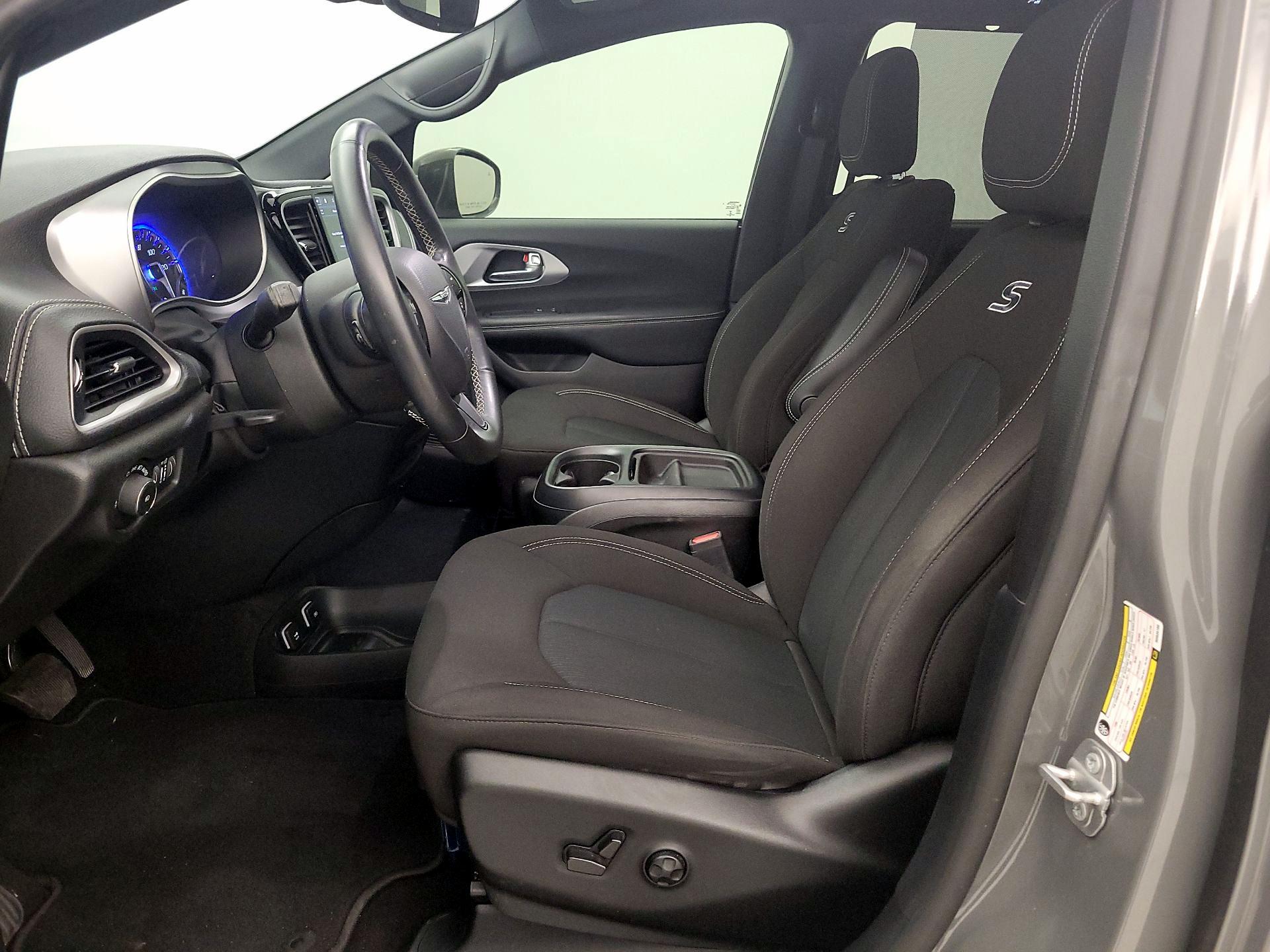 Thumbnail: 2021 Chrysler Pacifica - 11
