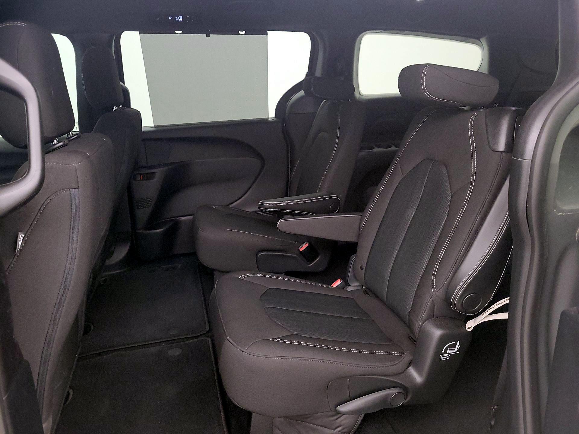 Thumbnail: 2021 Chrysler Pacifica - 19