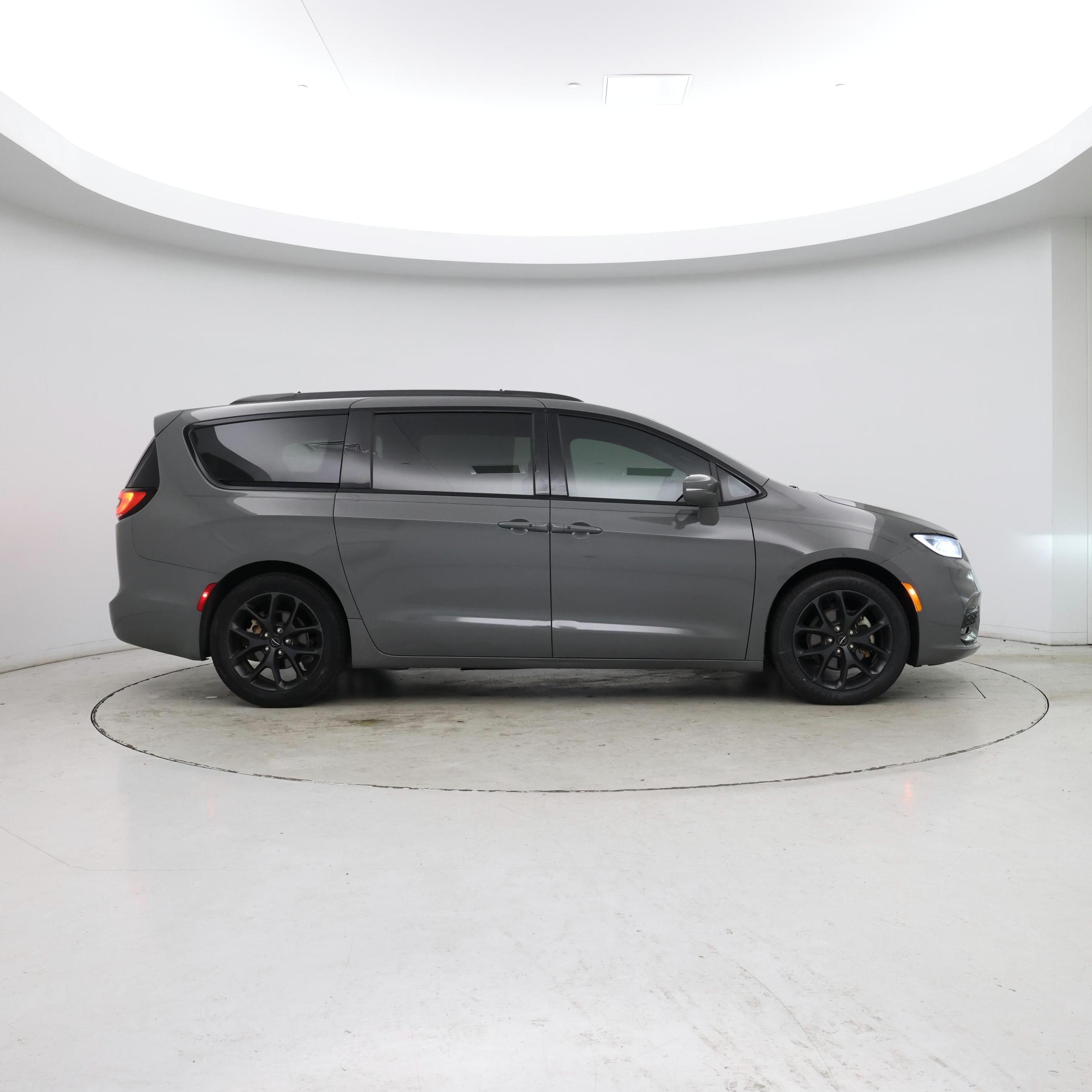 Thumbnail: 2021 Chrysler Pacifica - 7