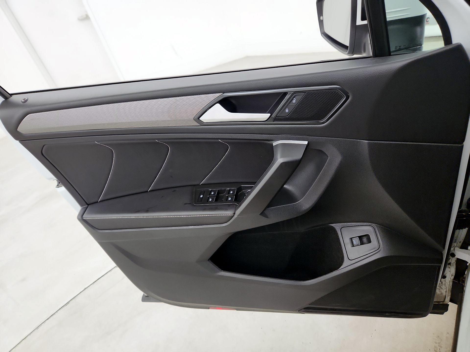 Thumbnail: 2024 Volkswagen Tiguan - 12