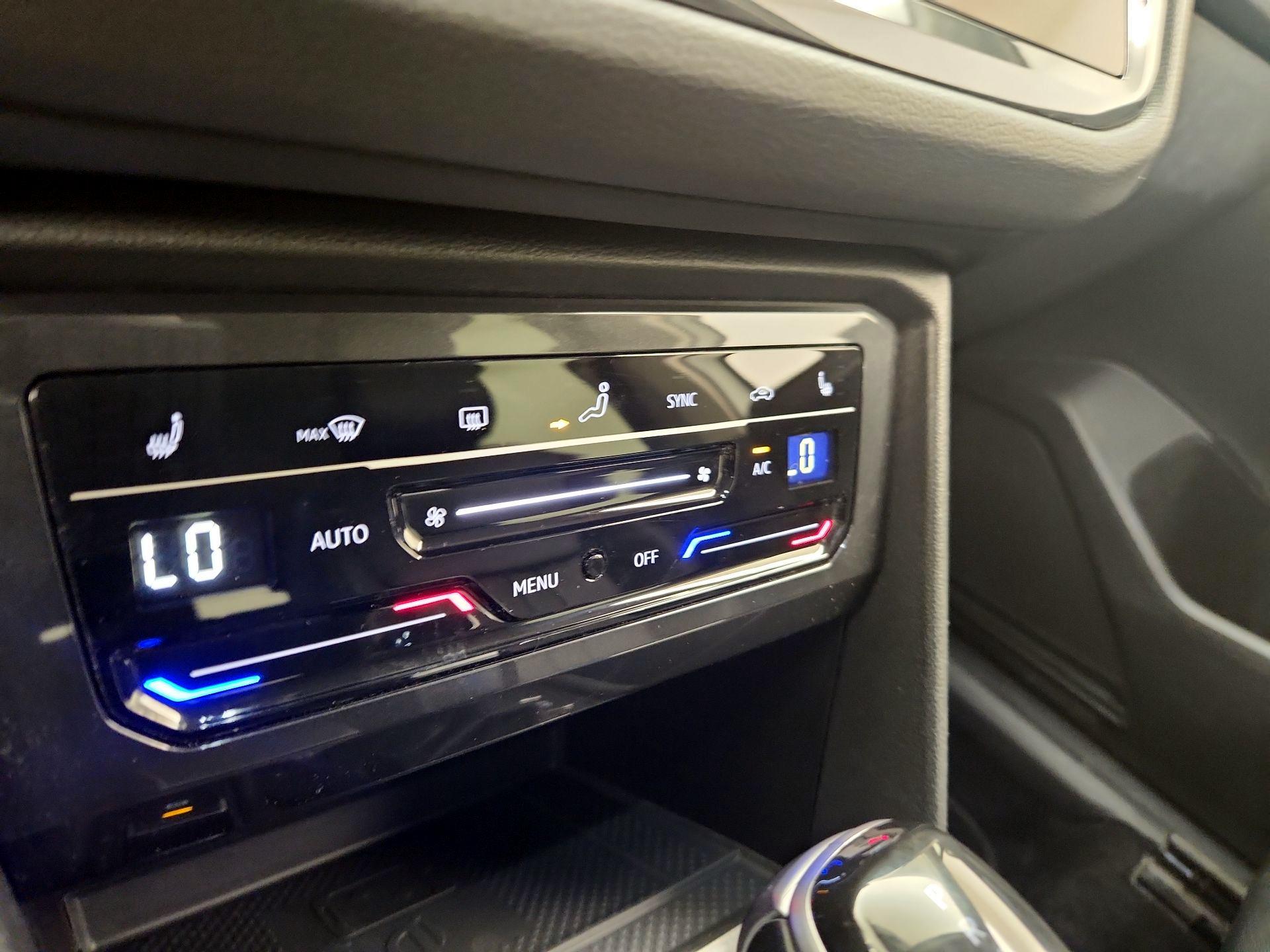 Thumbnail: 2024 Volkswagen Tiguan - 16