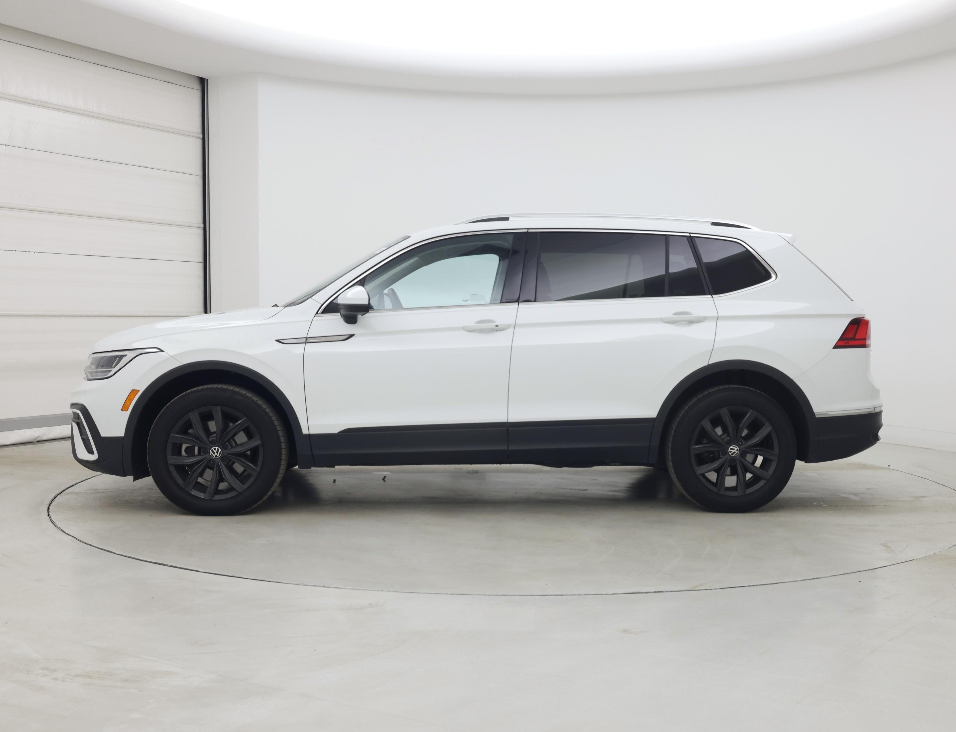 Thumbnail: 2024 Volkswagen Tiguan - 3