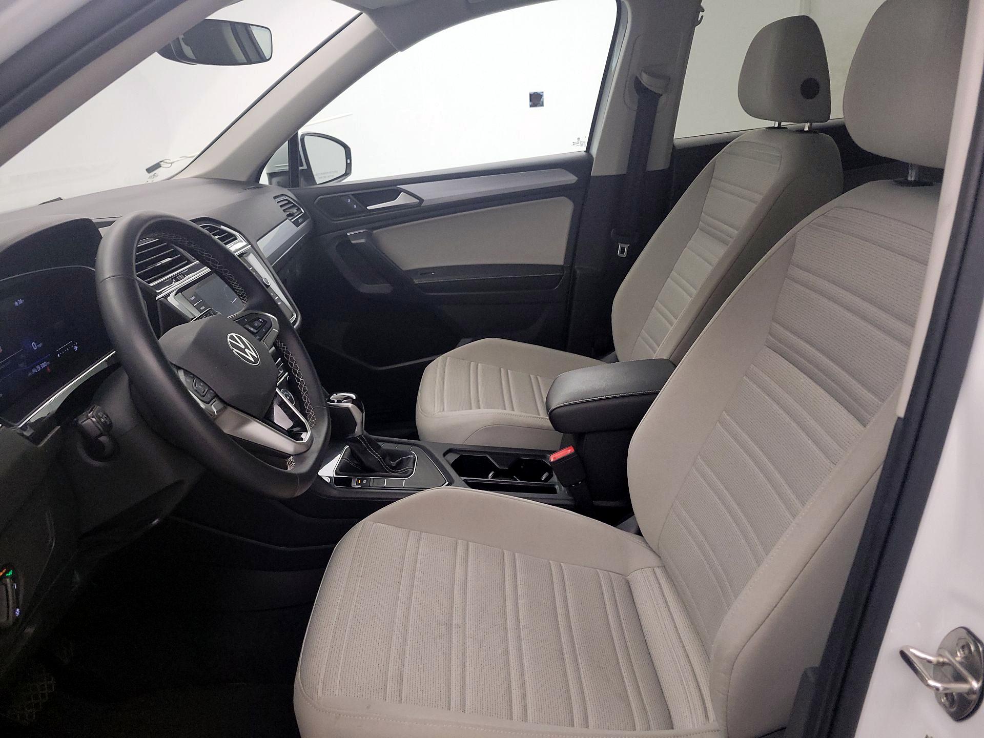 Thumbnail: 2024 Volkswagen Tiguan - 11