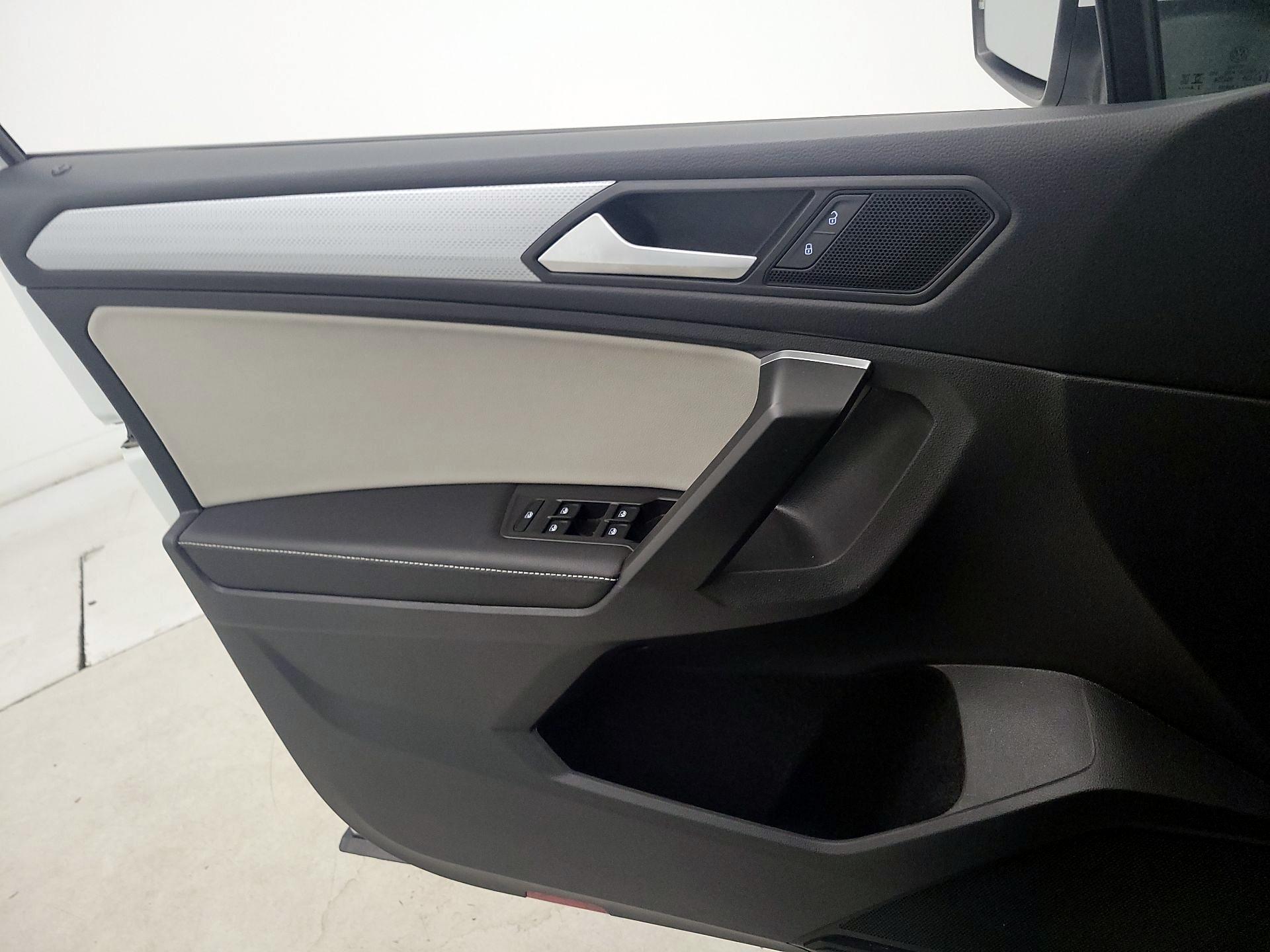 Thumbnail: 2024 Volkswagen Tiguan - 12