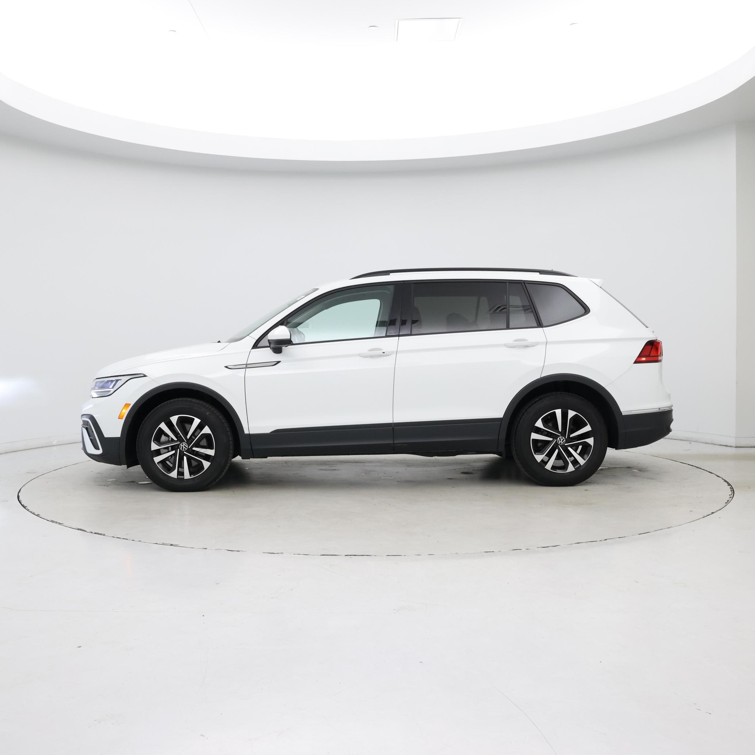 Thumbnail: 2024 Volkswagen Tiguan - 3