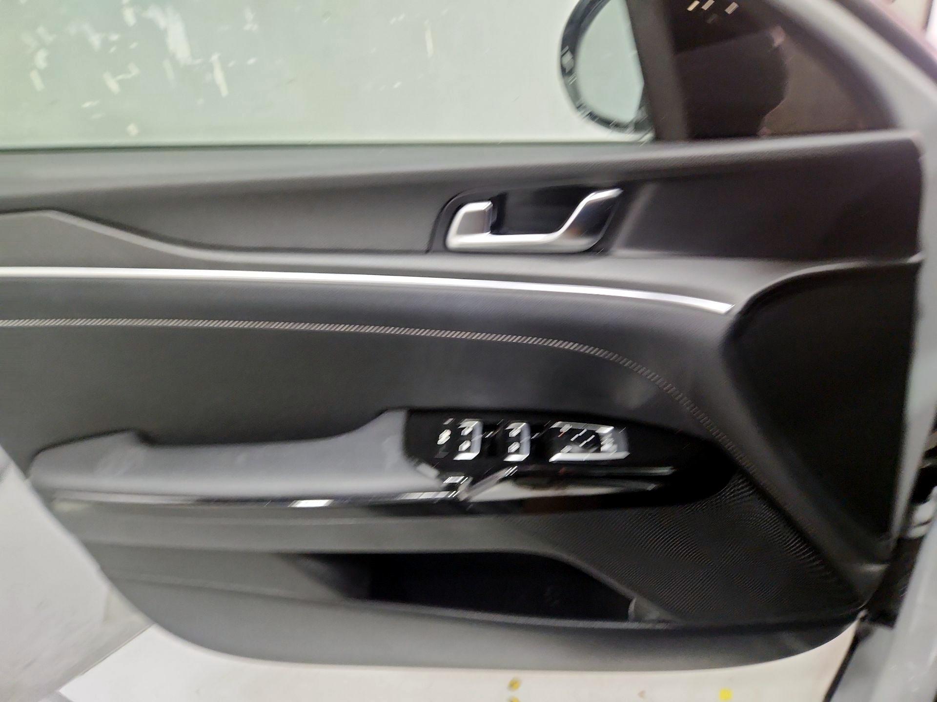 Thumbnail: 2025 Kia K5 - 12