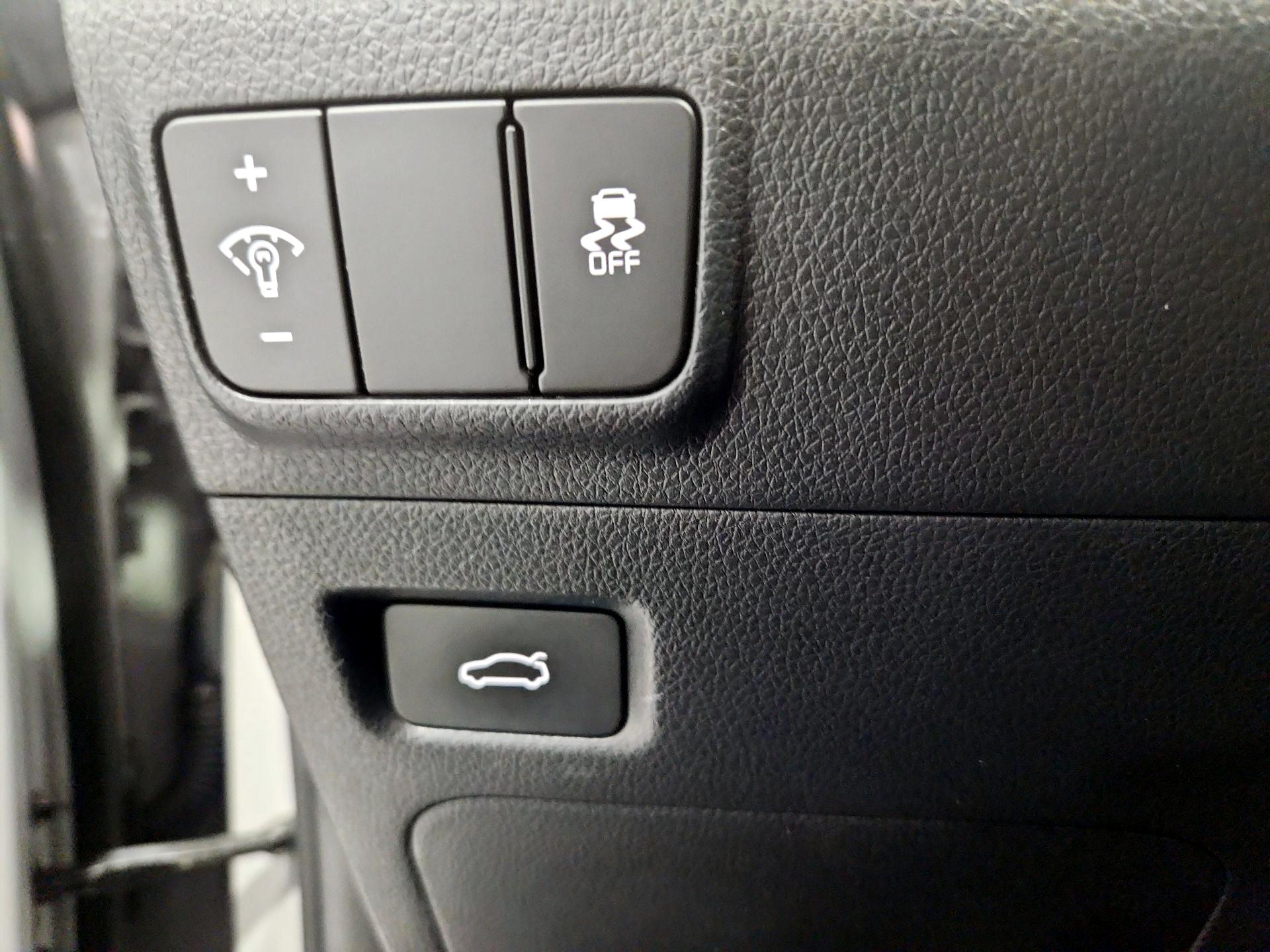 Thumbnail: 2025 Kia K5 - 13