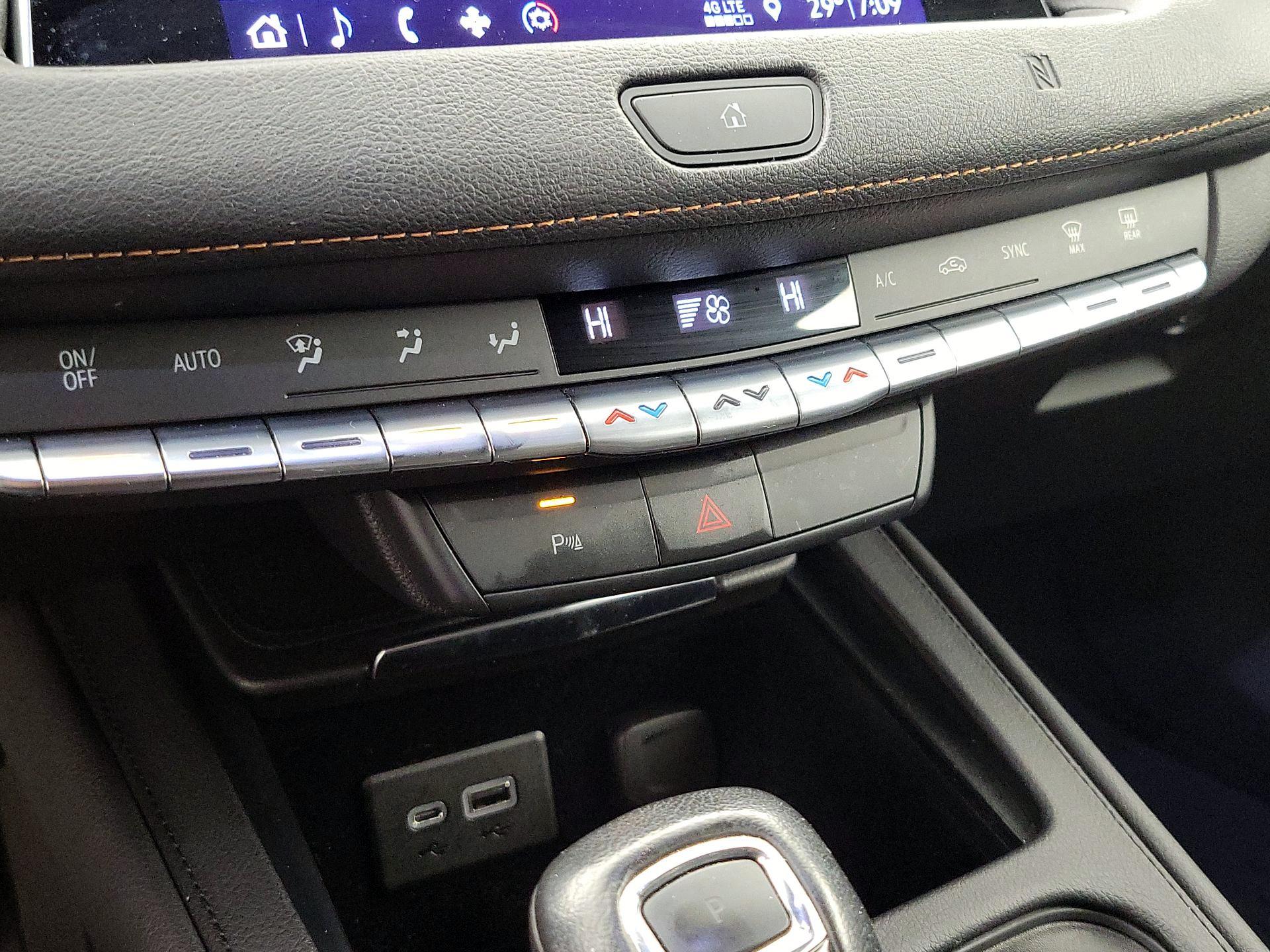 Thumbnail: 2019 Cadillac XT4 - 16