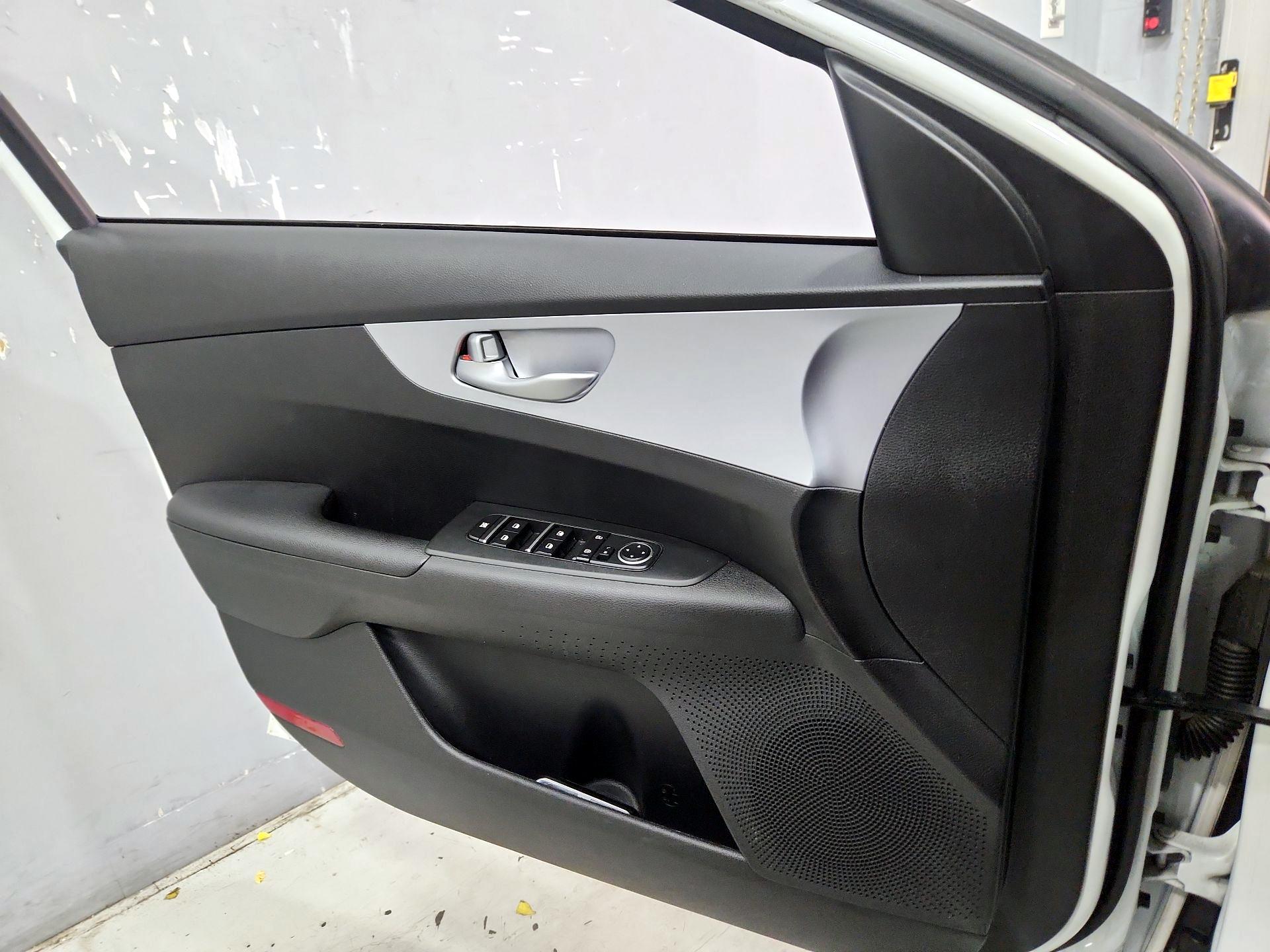 Thumbnail: 2023 Kia Forte - 12