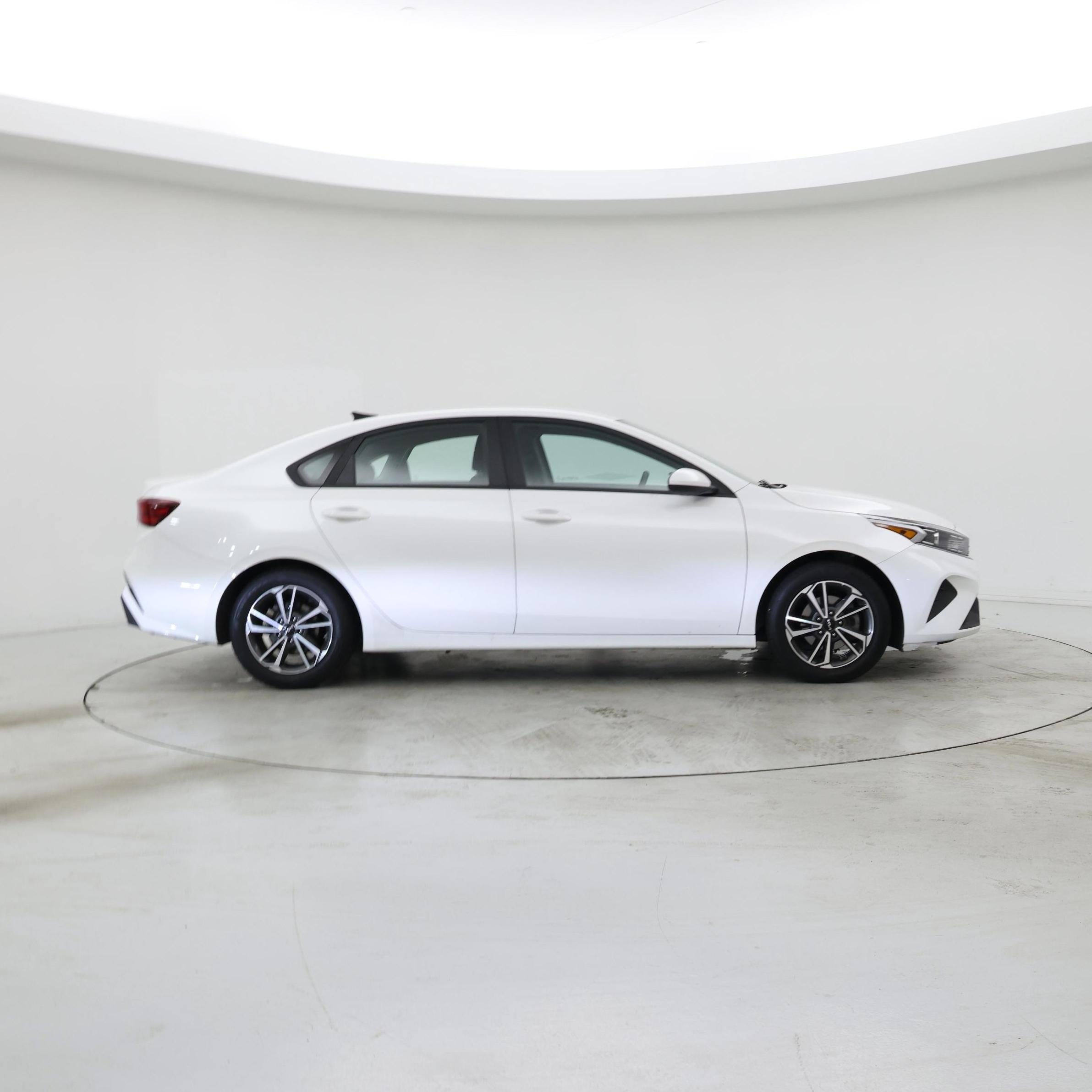 Thumbnail: 2023 Kia Forte - 7