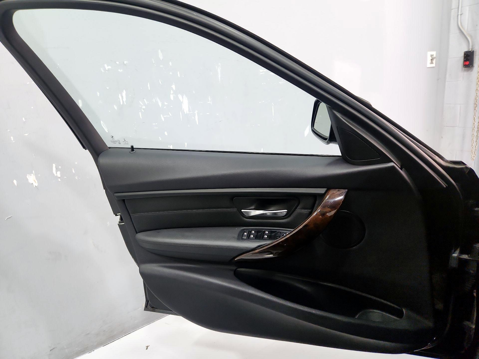 Thumbnail: 2015 BMW 3 Series - 12