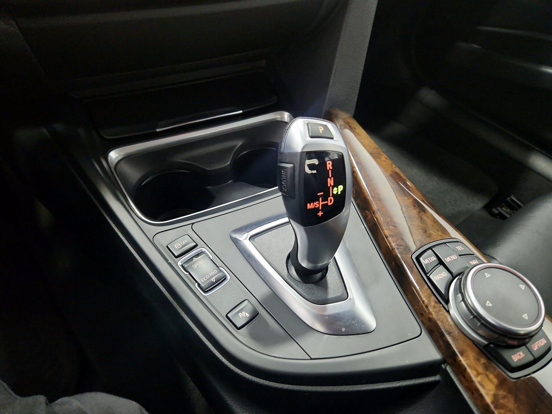 Thumbnail: 2015 BMW 3 Series - 18