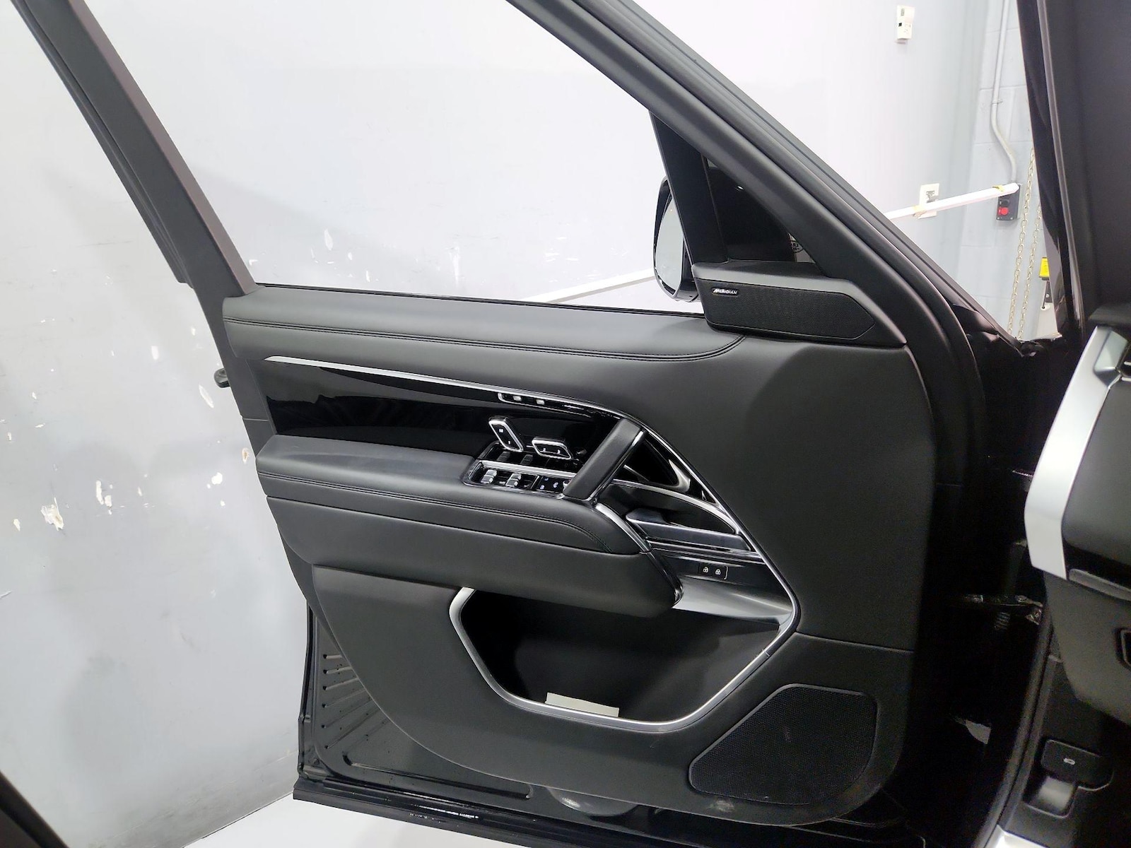 2023 Land Rover Range Rover SE - Photo 13