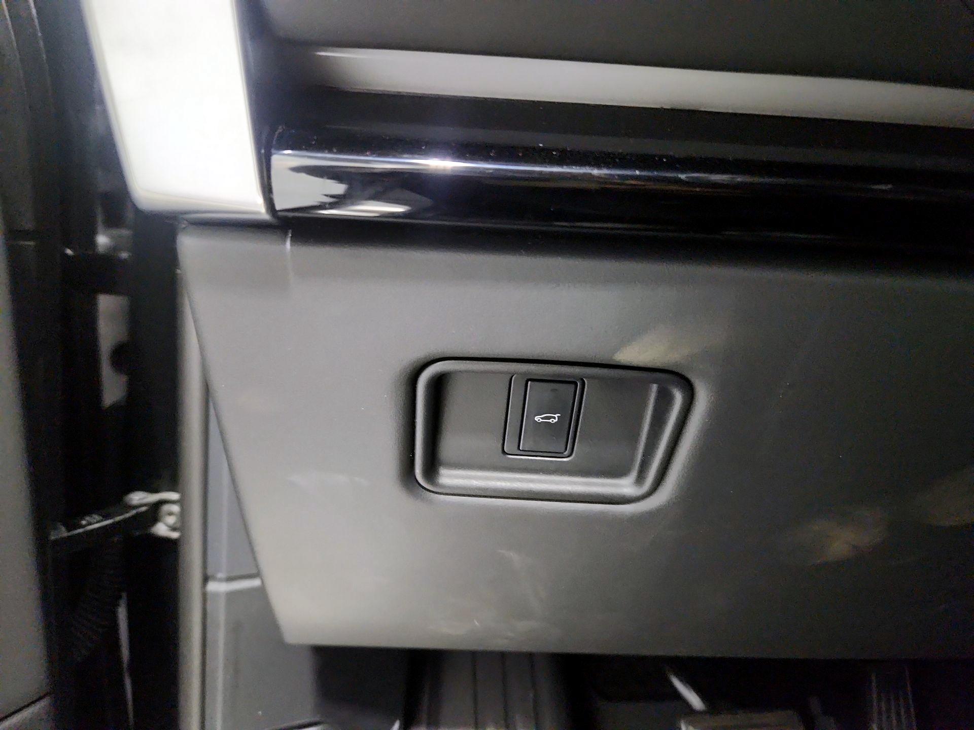 Thumbnail: 2023 Land Rover Range Rover - 13