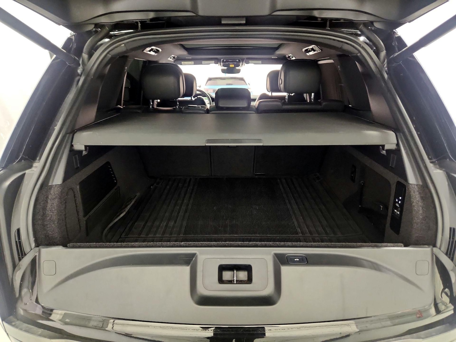 2023 Land Rover Range Rover SE - Photo 23