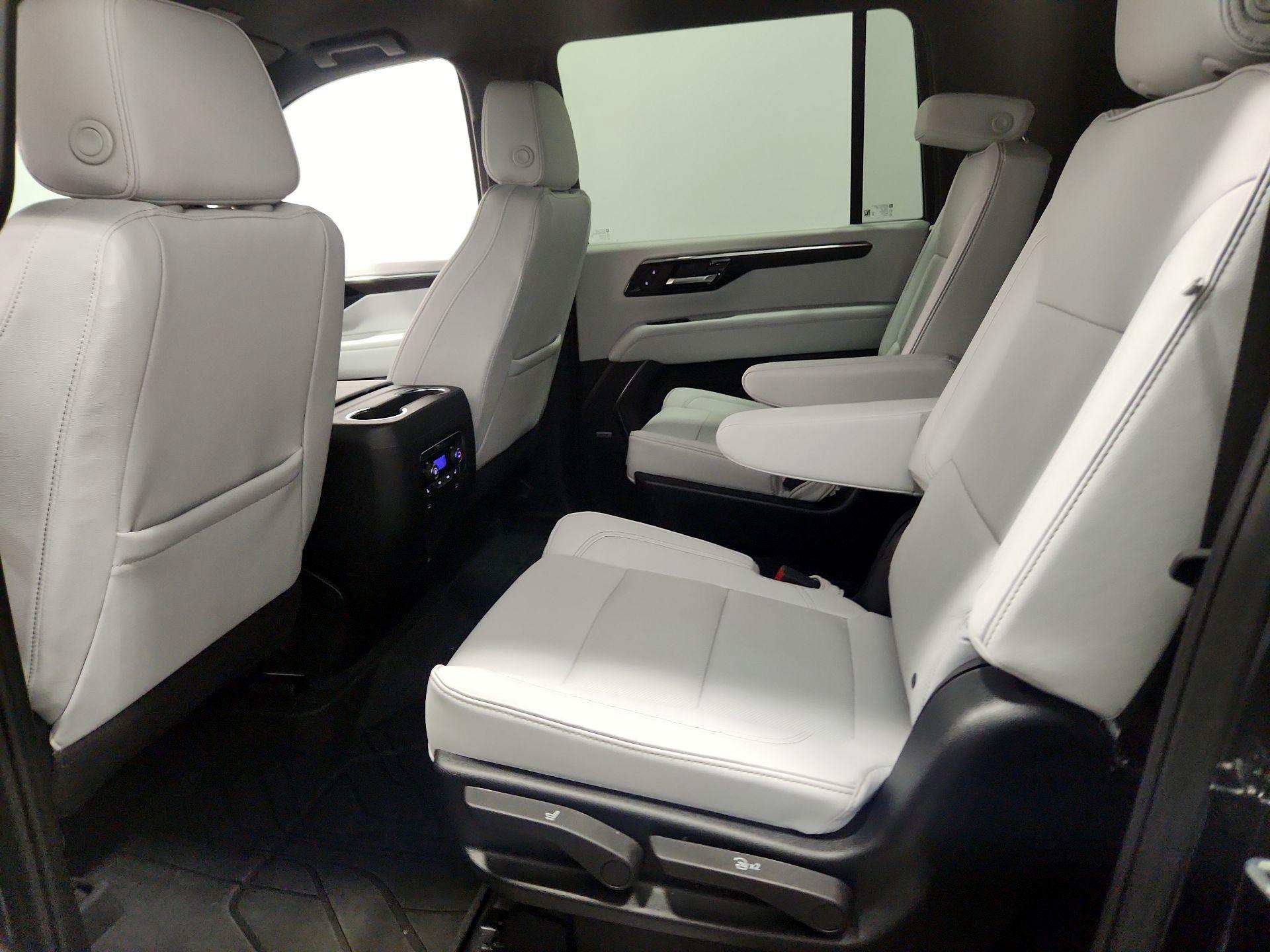 Thumbnail: 2025 Chevrolet Suburban - 19