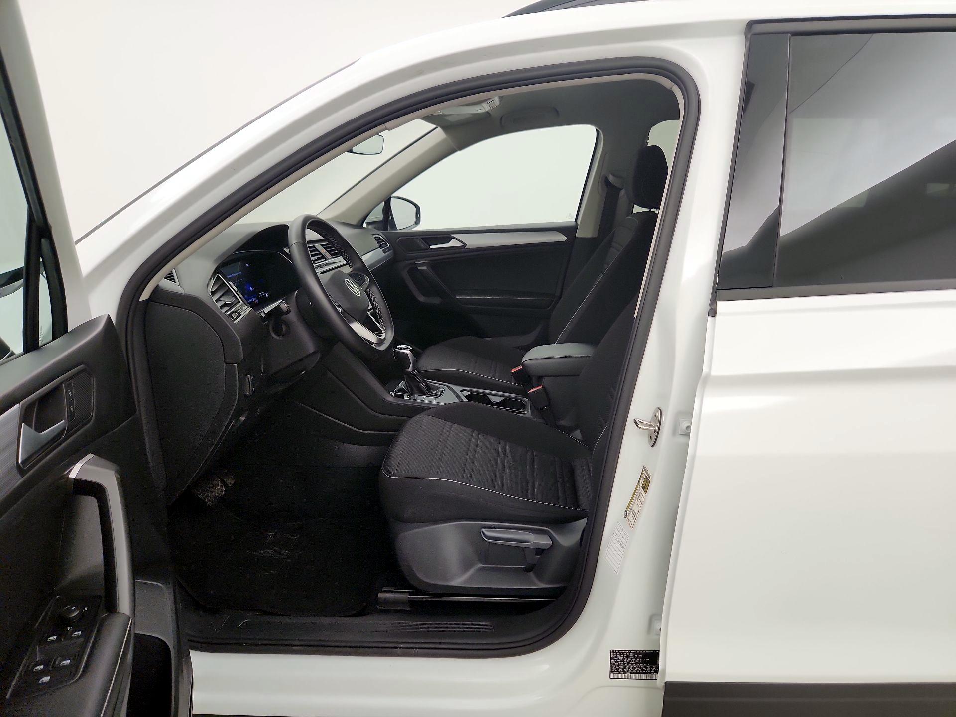 Thumbnail: 2024 Volkswagen Tiguan - 9