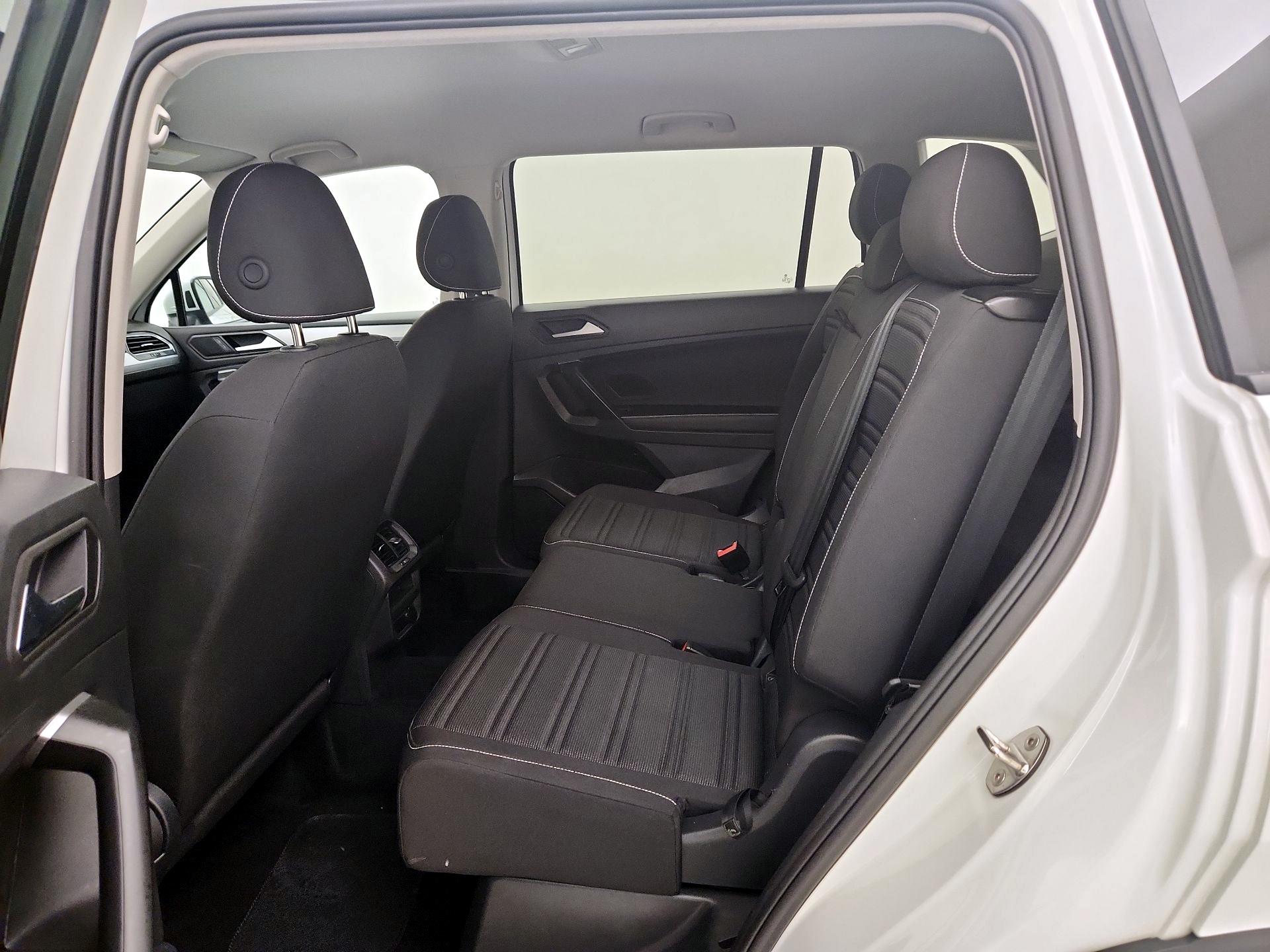 Thumbnail: 2024 Volkswagen Tiguan - 17