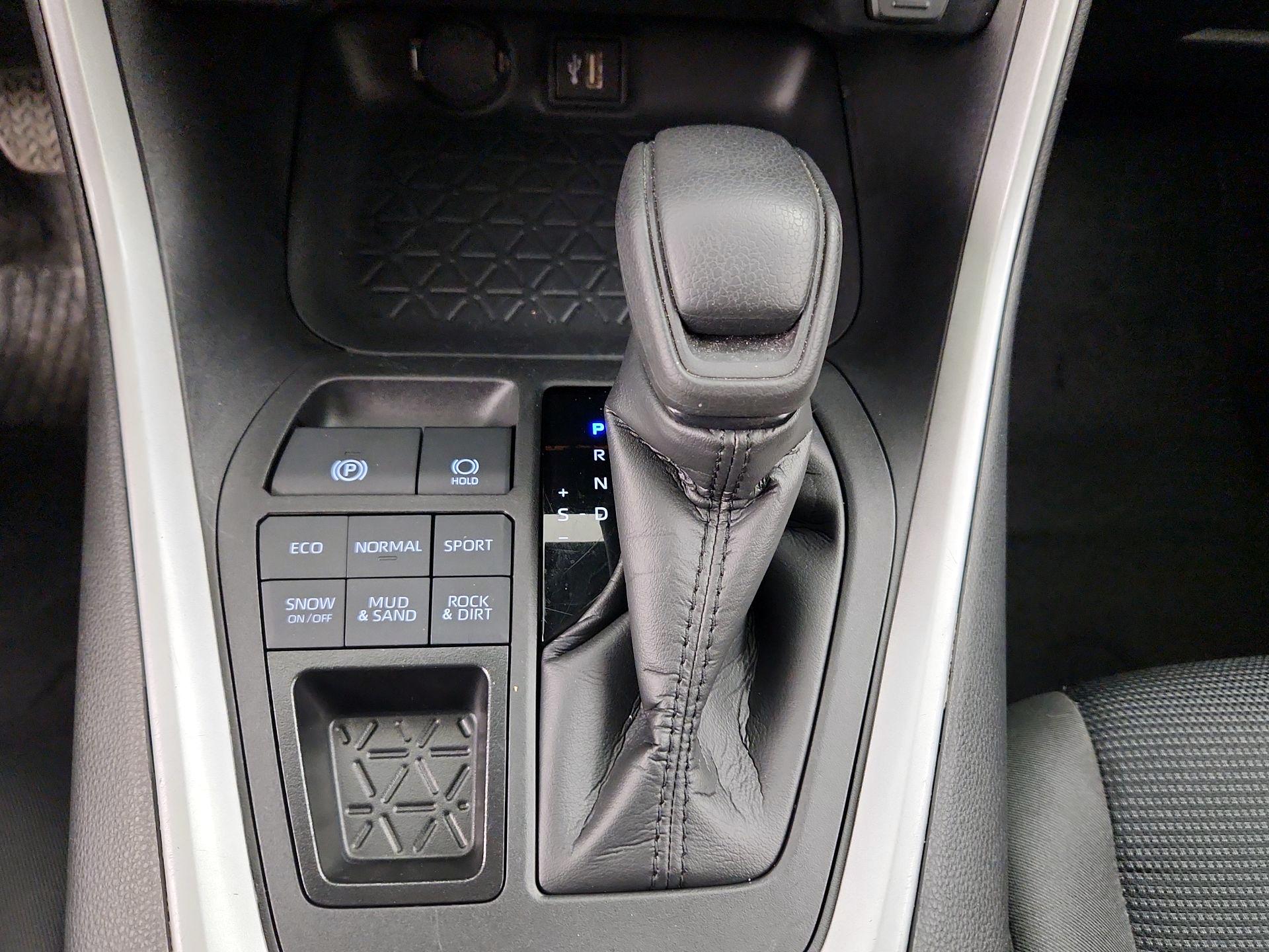 Thumbnail: 2024 Toyota RAV4 - 17