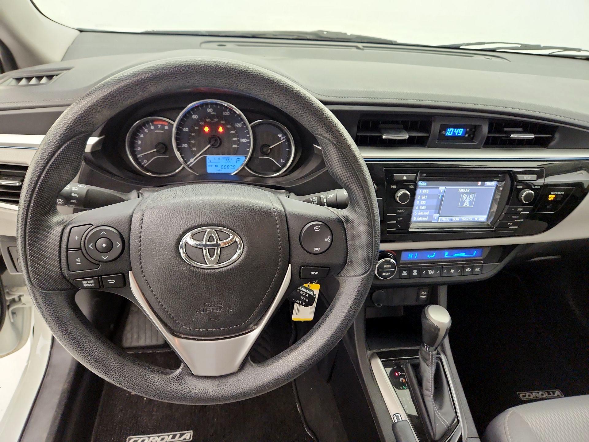Thumbnail: 2015 Toyota Corolla - 9