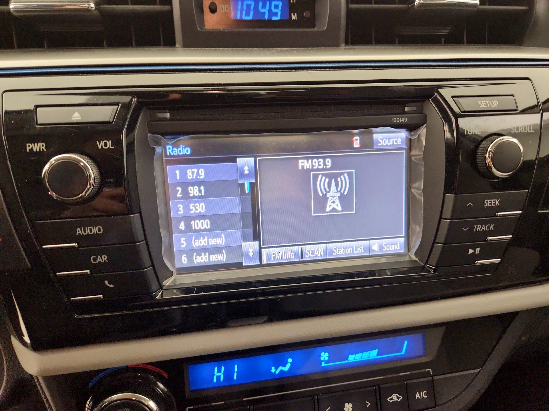 Thumbnail: 2015 Toyota Corolla - 15