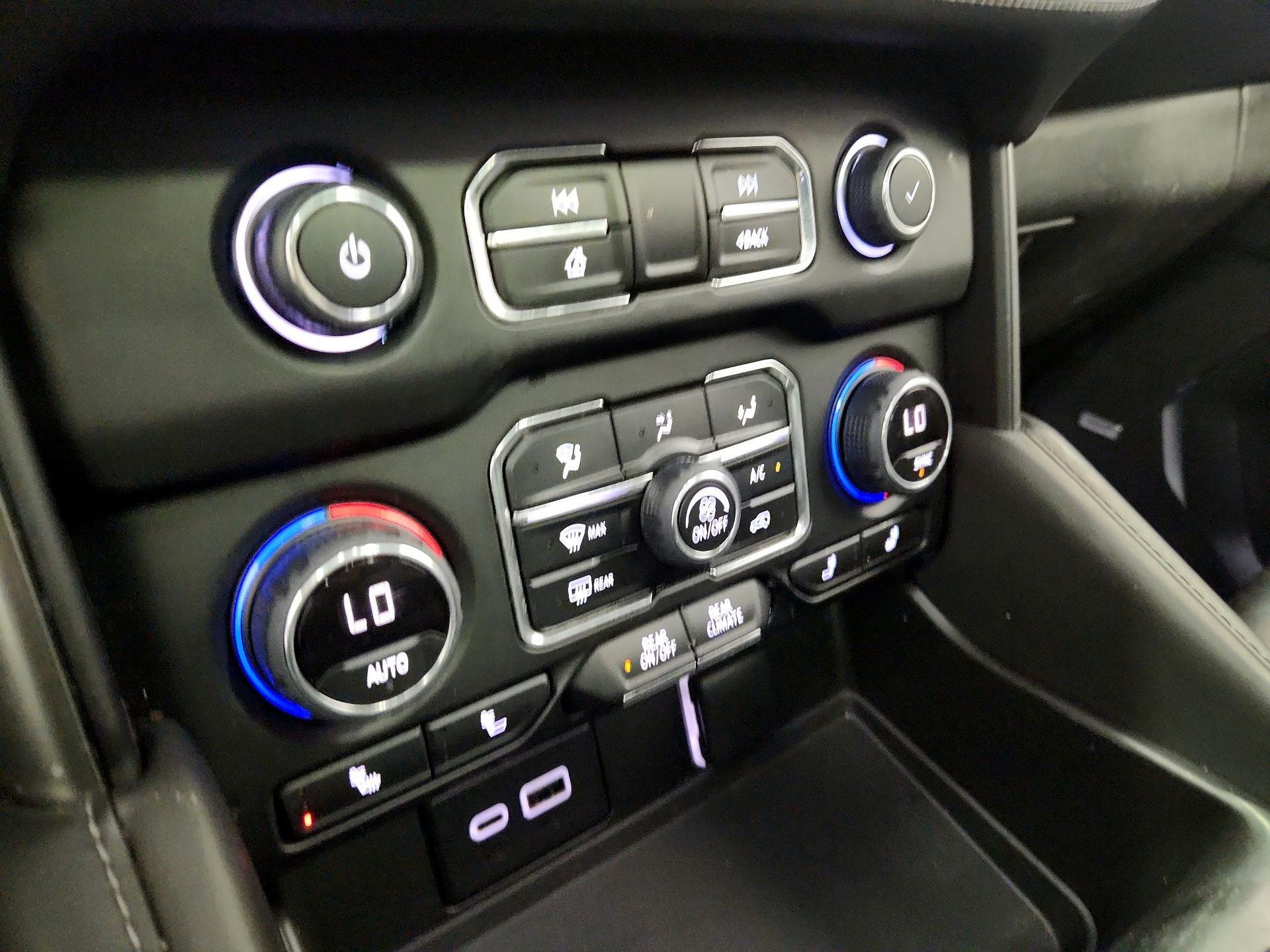 Thumbnail: 2023 Chevrolet Suburban - 17