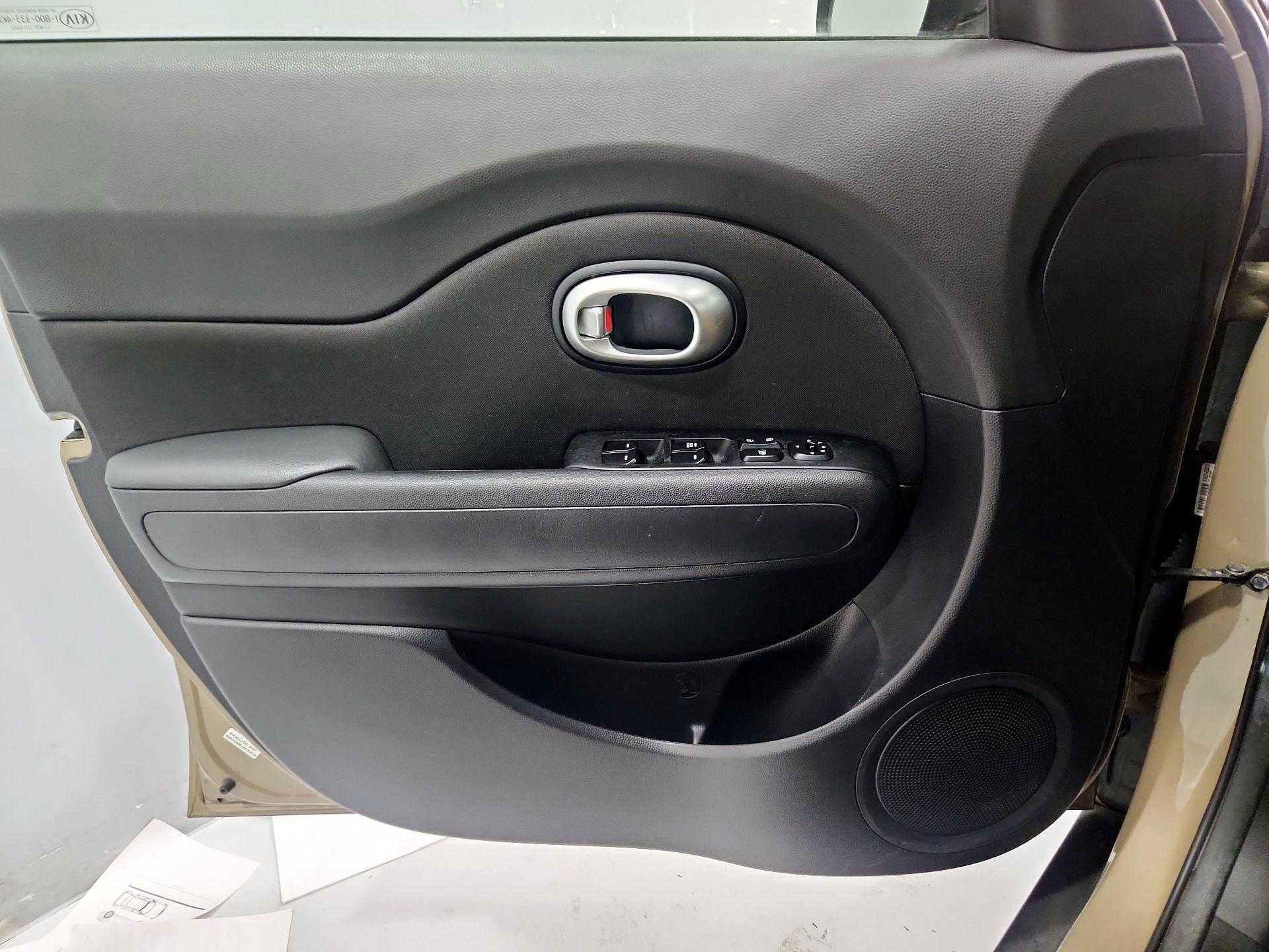 Thumbnail: 2016 Kia Soul - 12