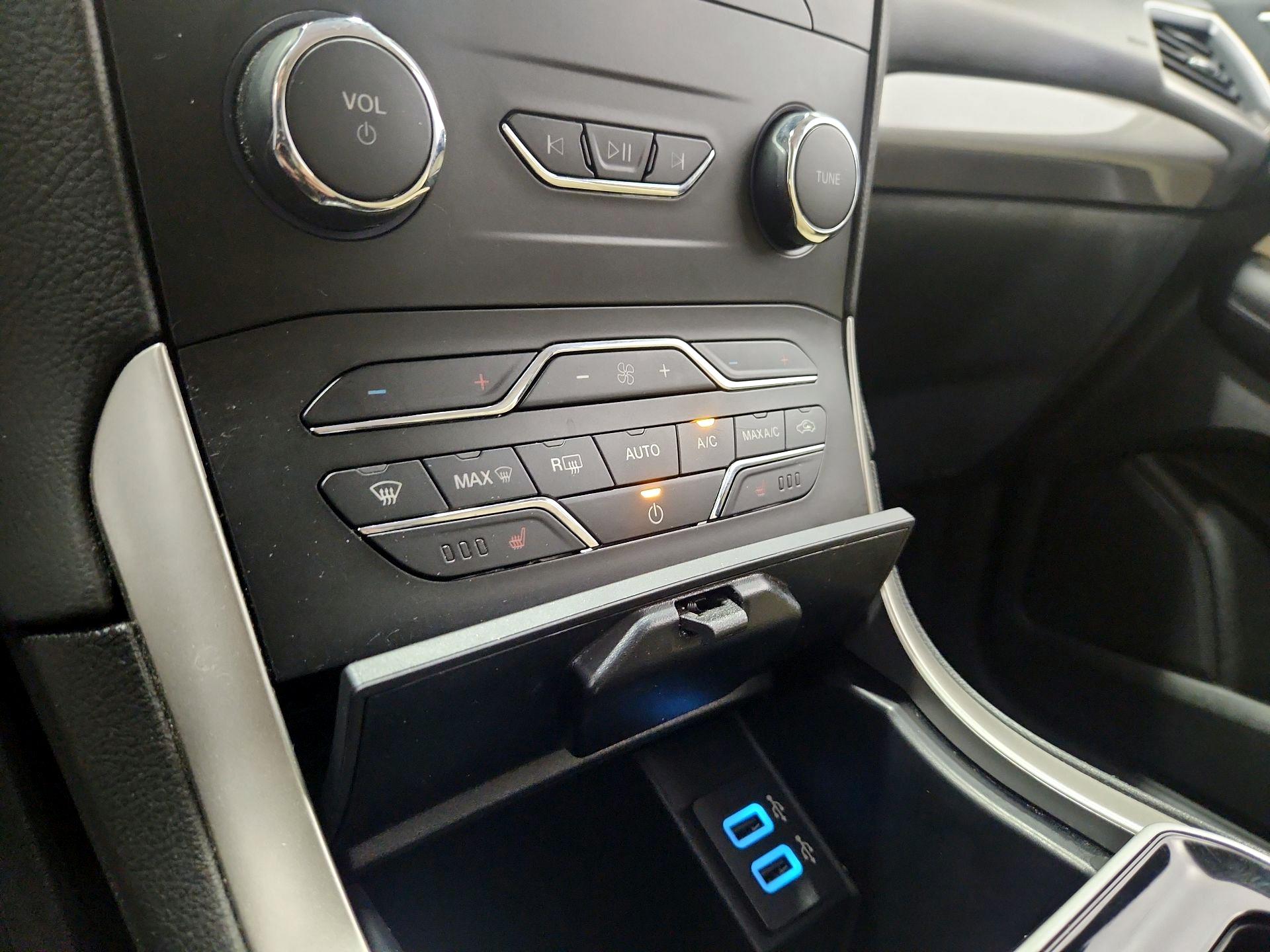 Thumbnail: 2020 Ford Edge - 17