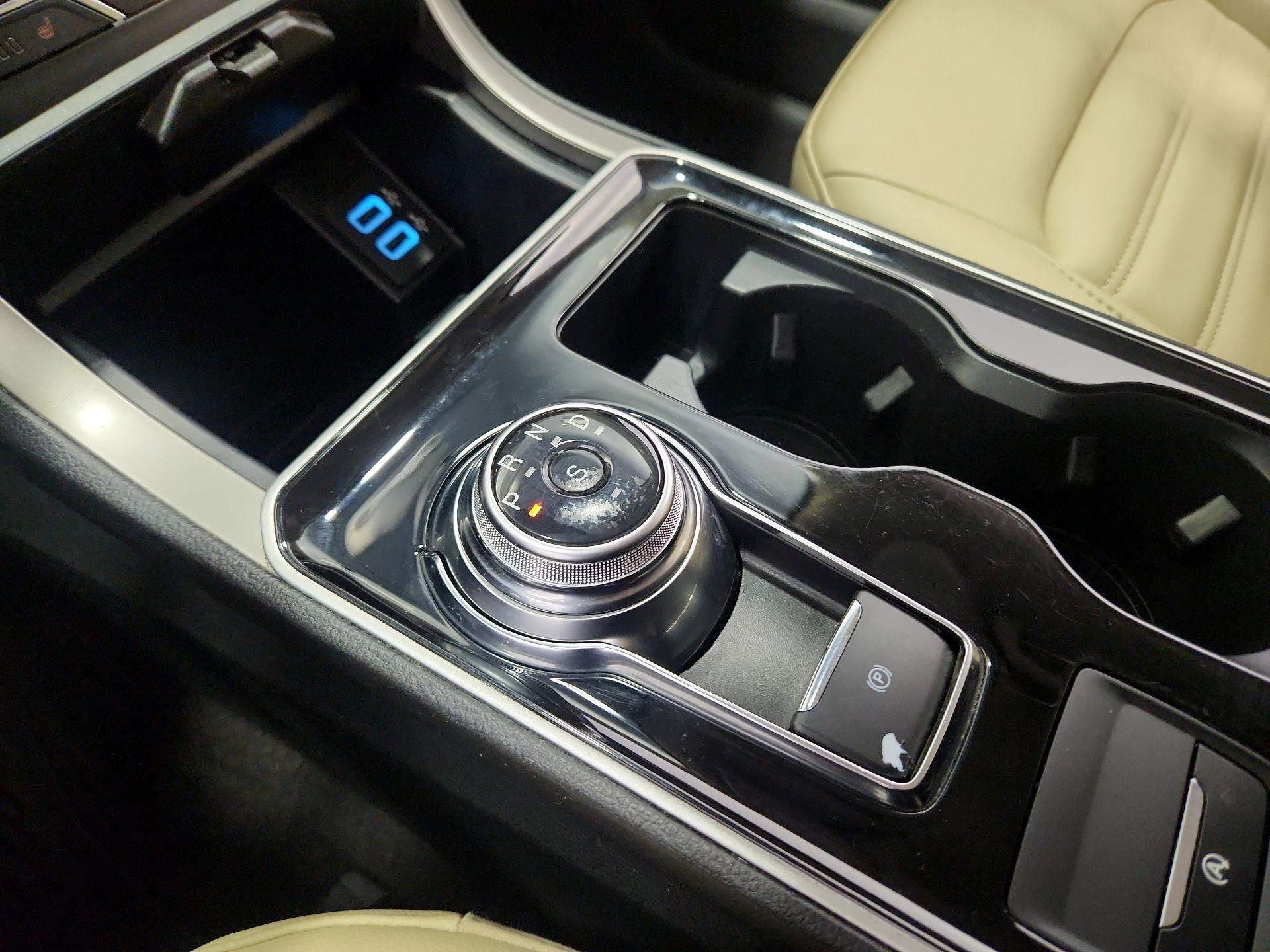 Thumbnail: 2020 Ford Edge - 18