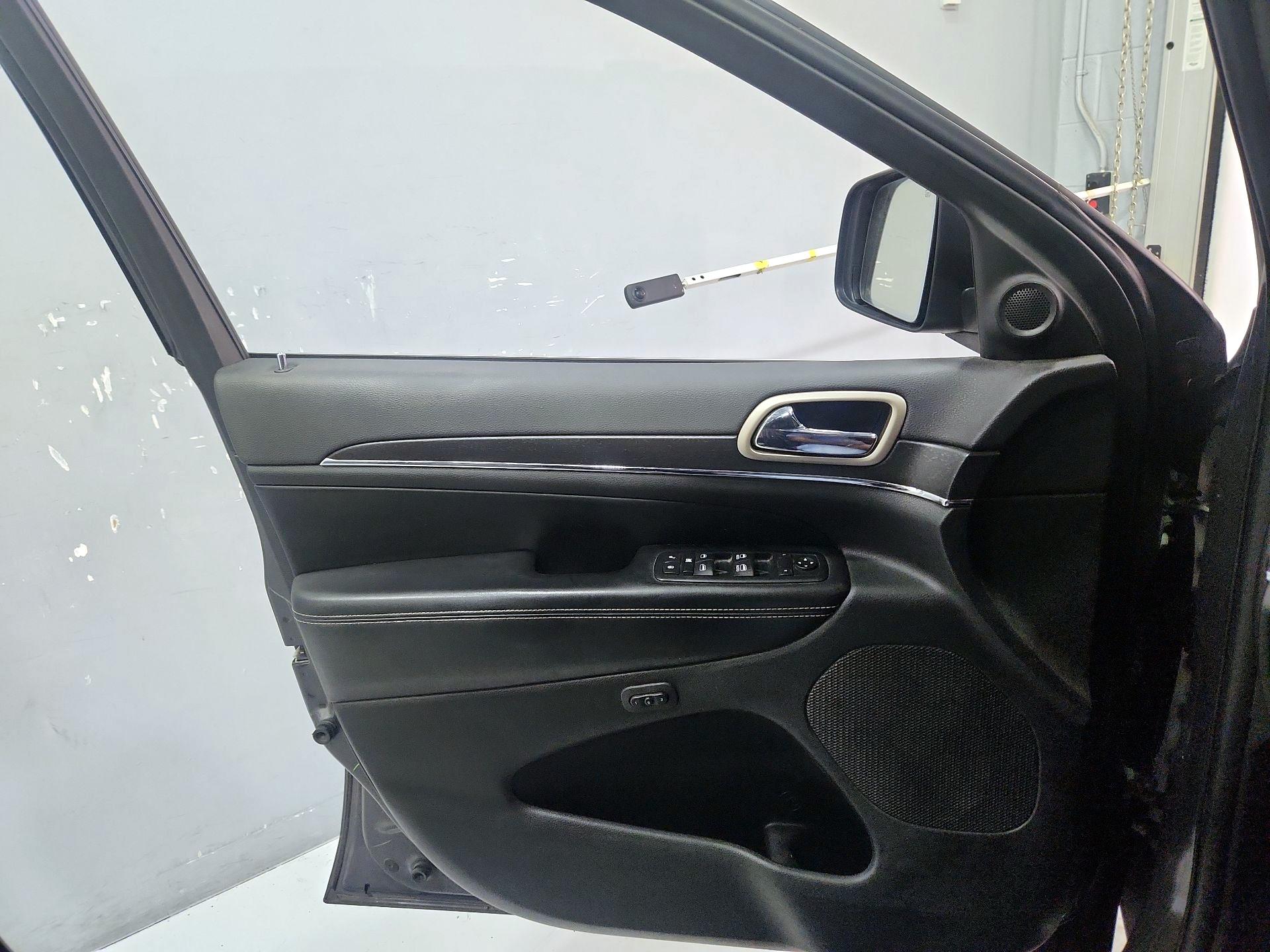 Thumbnail: 2016 Jeep Grand Cherokee - 12