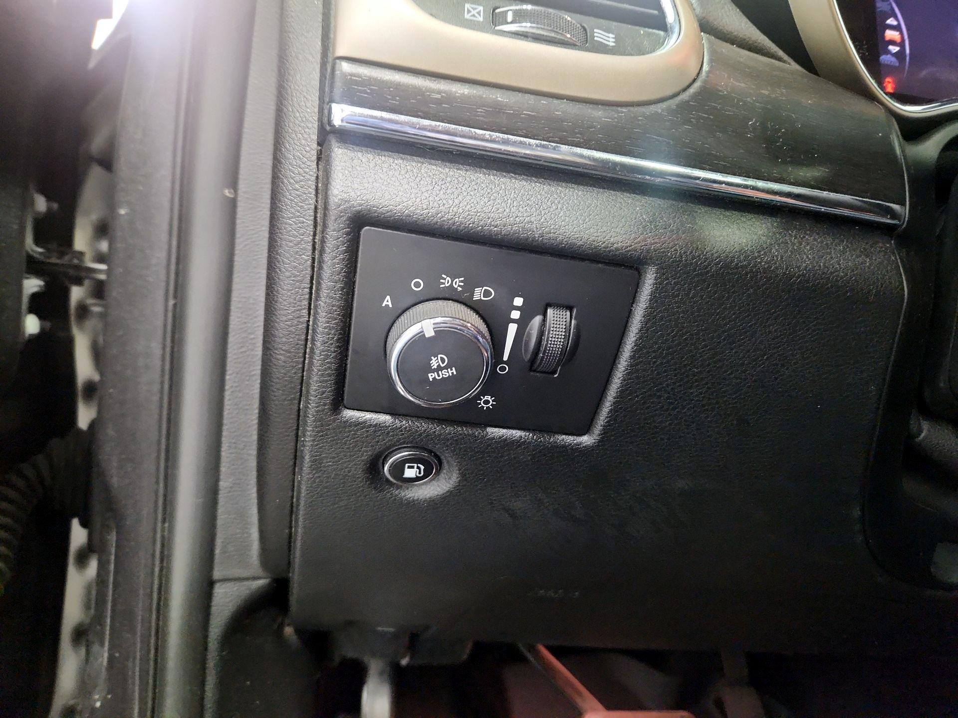 Thumbnail: 2016 Jeep Grand Cherokee - 13