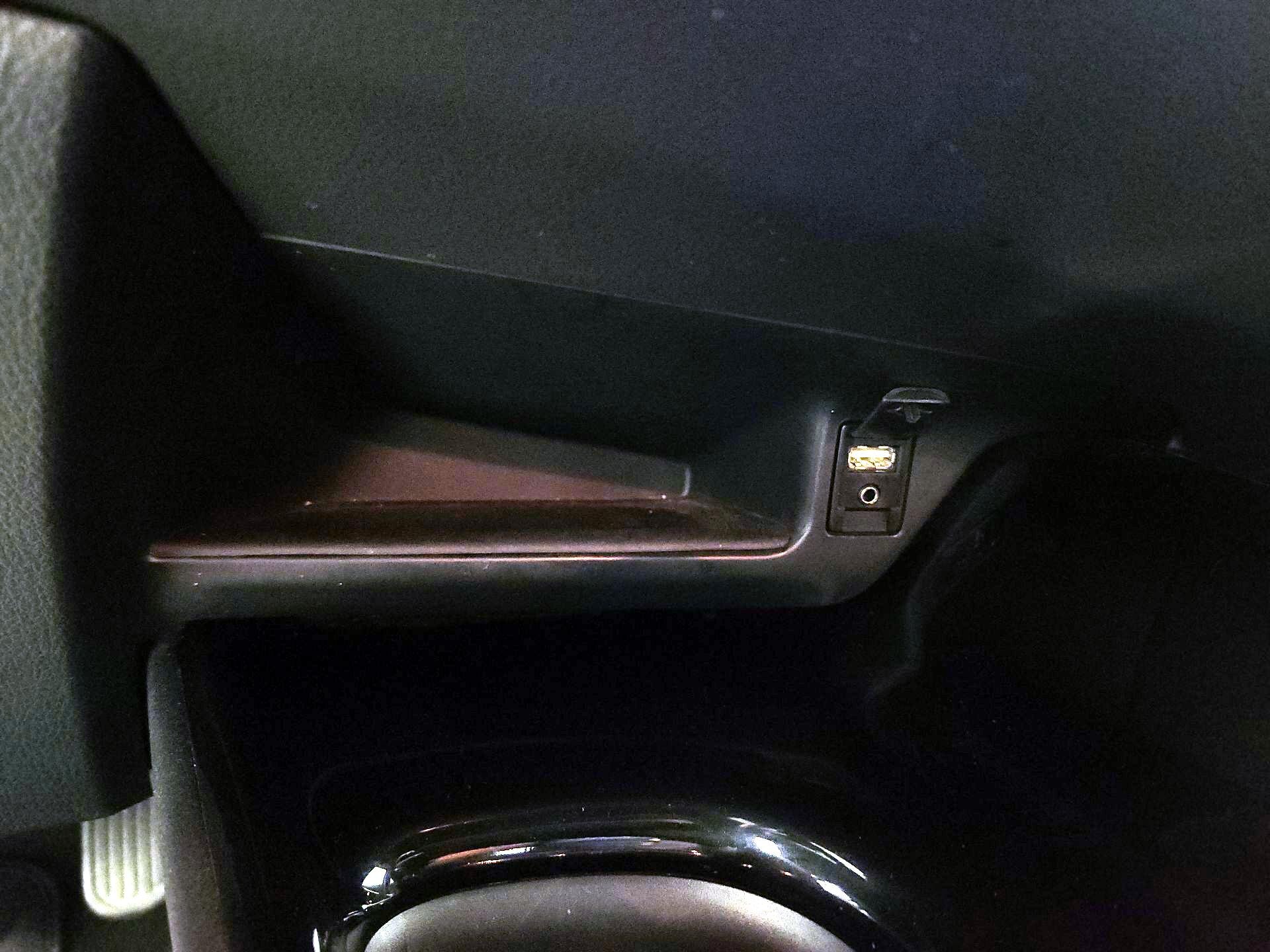 Thumbnail: 2019 Toyota C-HR - 18