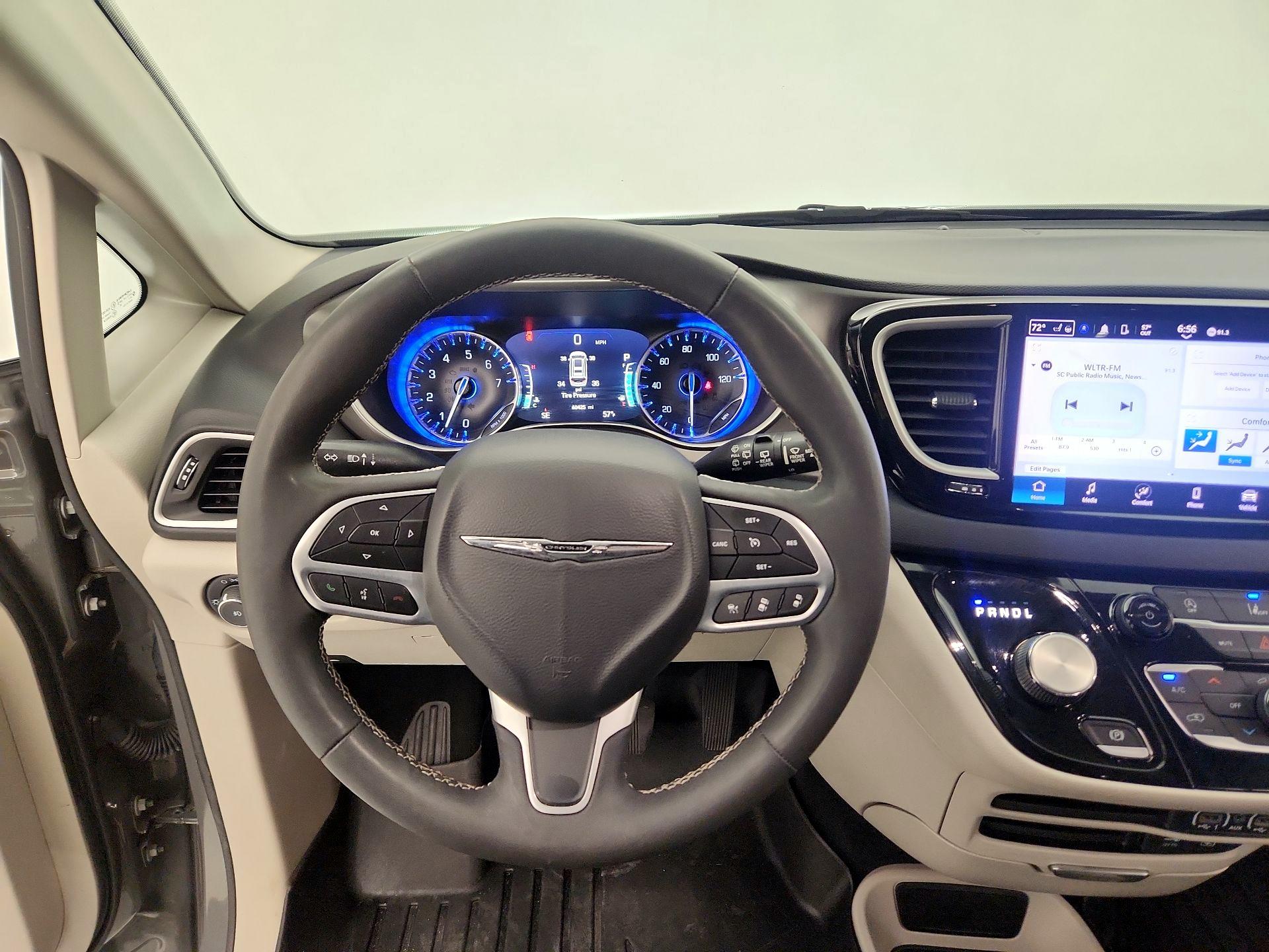 Thumbnail: 2022 Chrysler Pacifica - 10