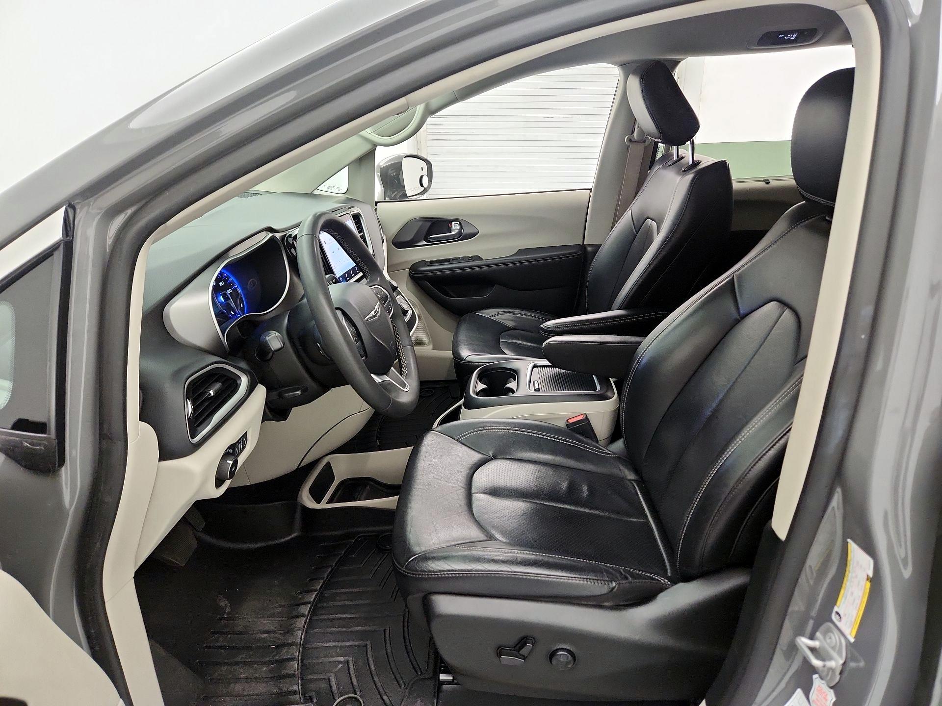 Thumbnail: 2022 Chrysler Pacifica - 11