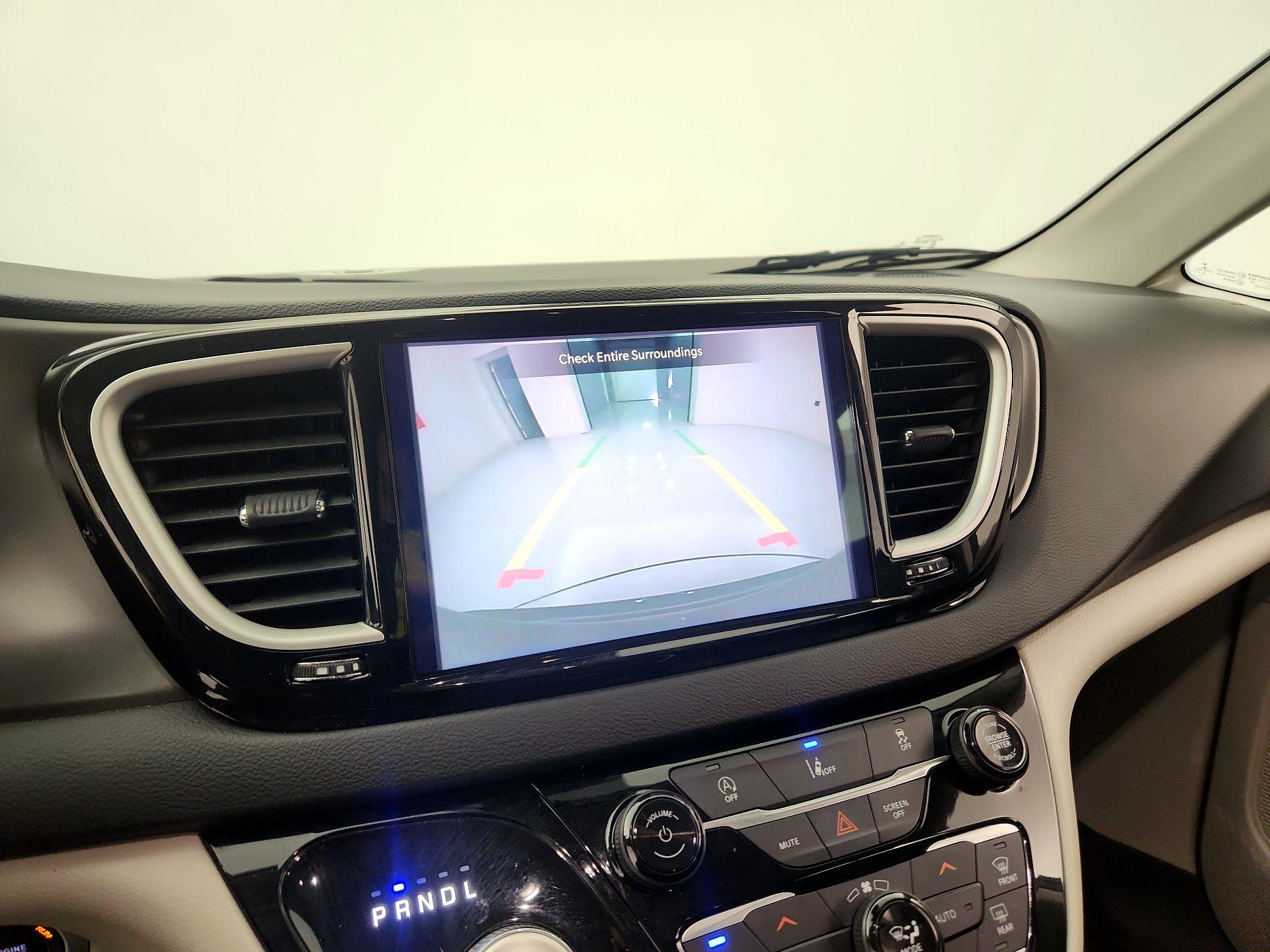 Thumbnail: 2022 Chrysler Pacifica - 14