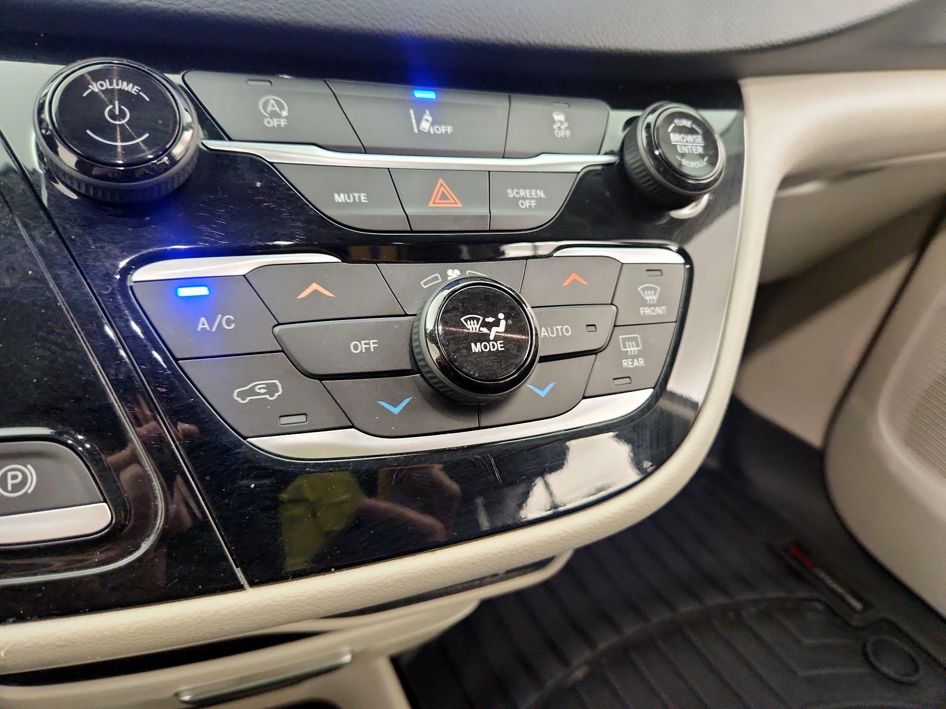 Thumbnail: 2022 Chrysler Pacifica - 16