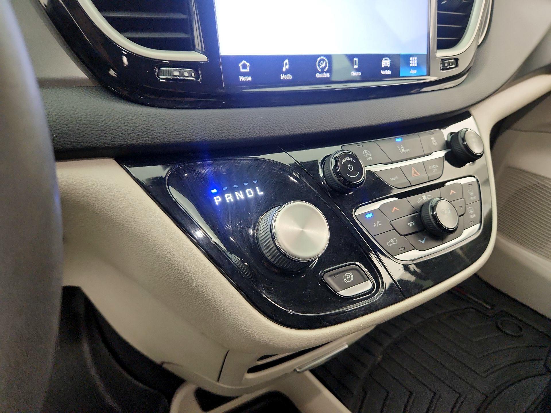 Thumbnail: 2022 Chrysler Pacifica - 17