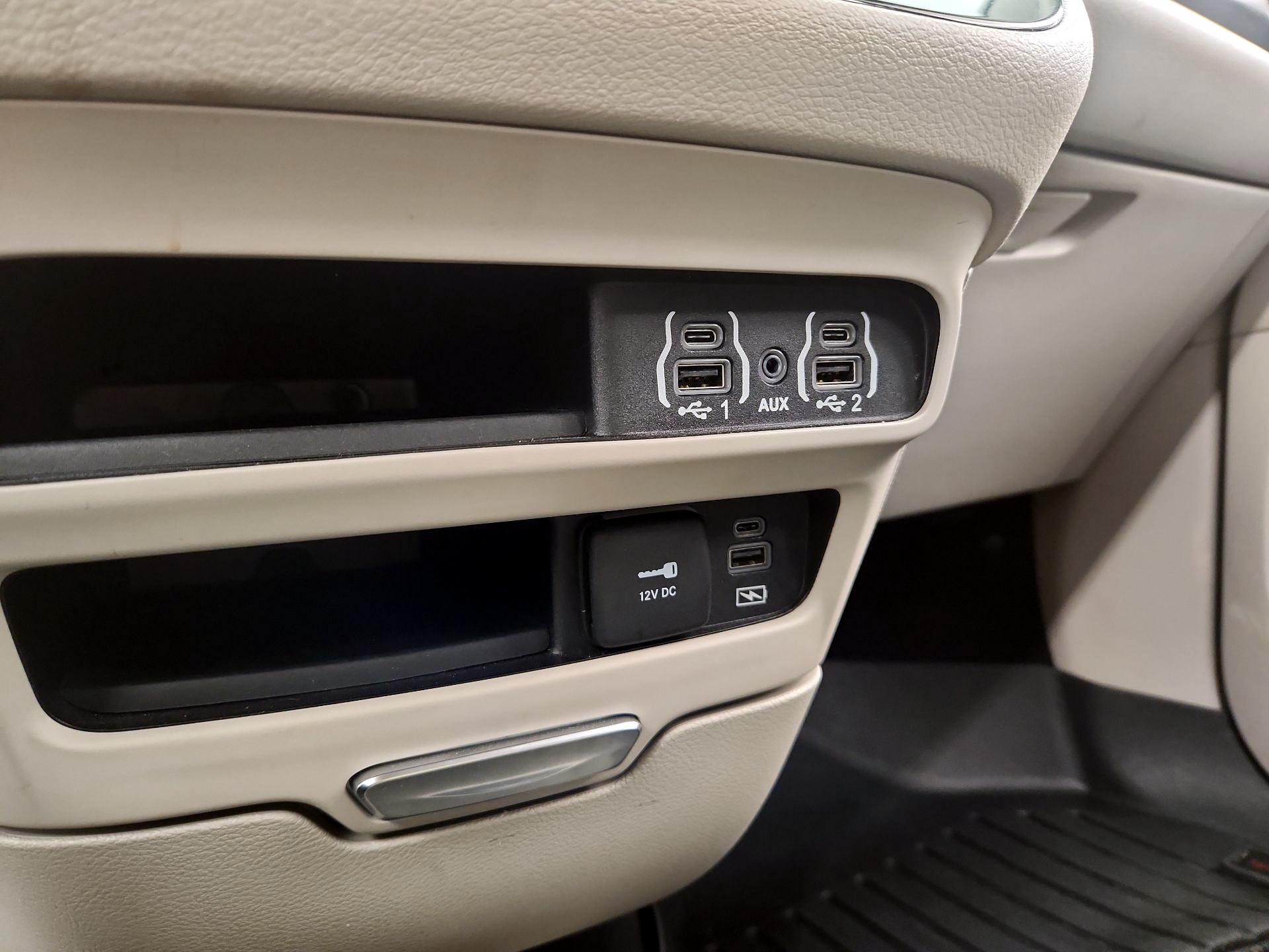 Thumbnail: 2022 Chrysler Pacifica - 18