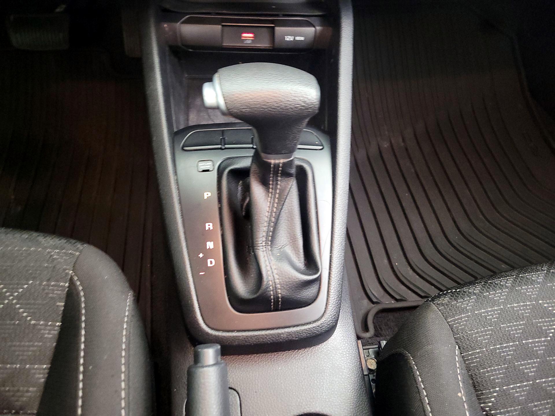 Thumbnail: 2023 Kia Rio - 17