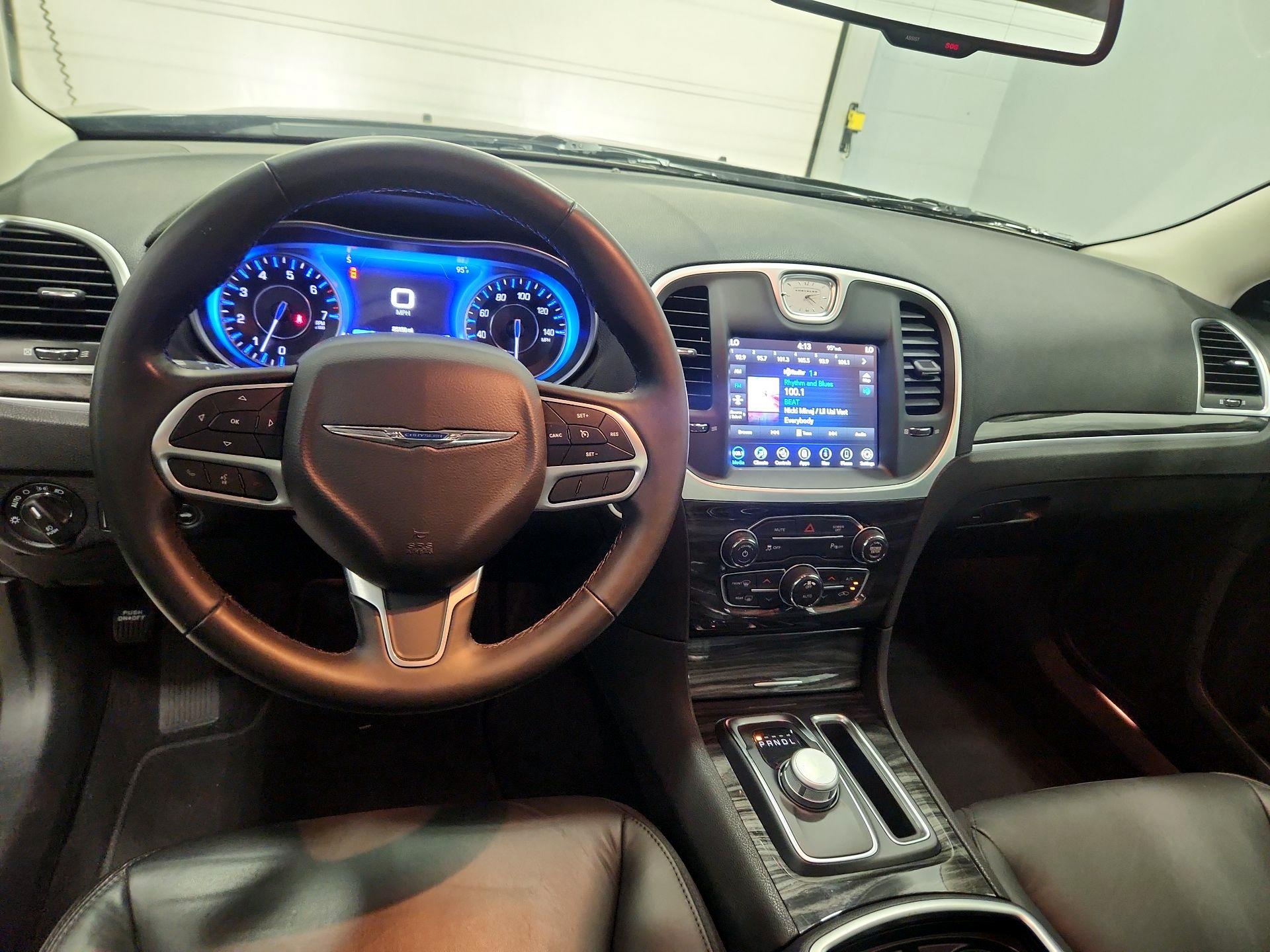 Thumbnail: 2022 Chrysler 300 - 9