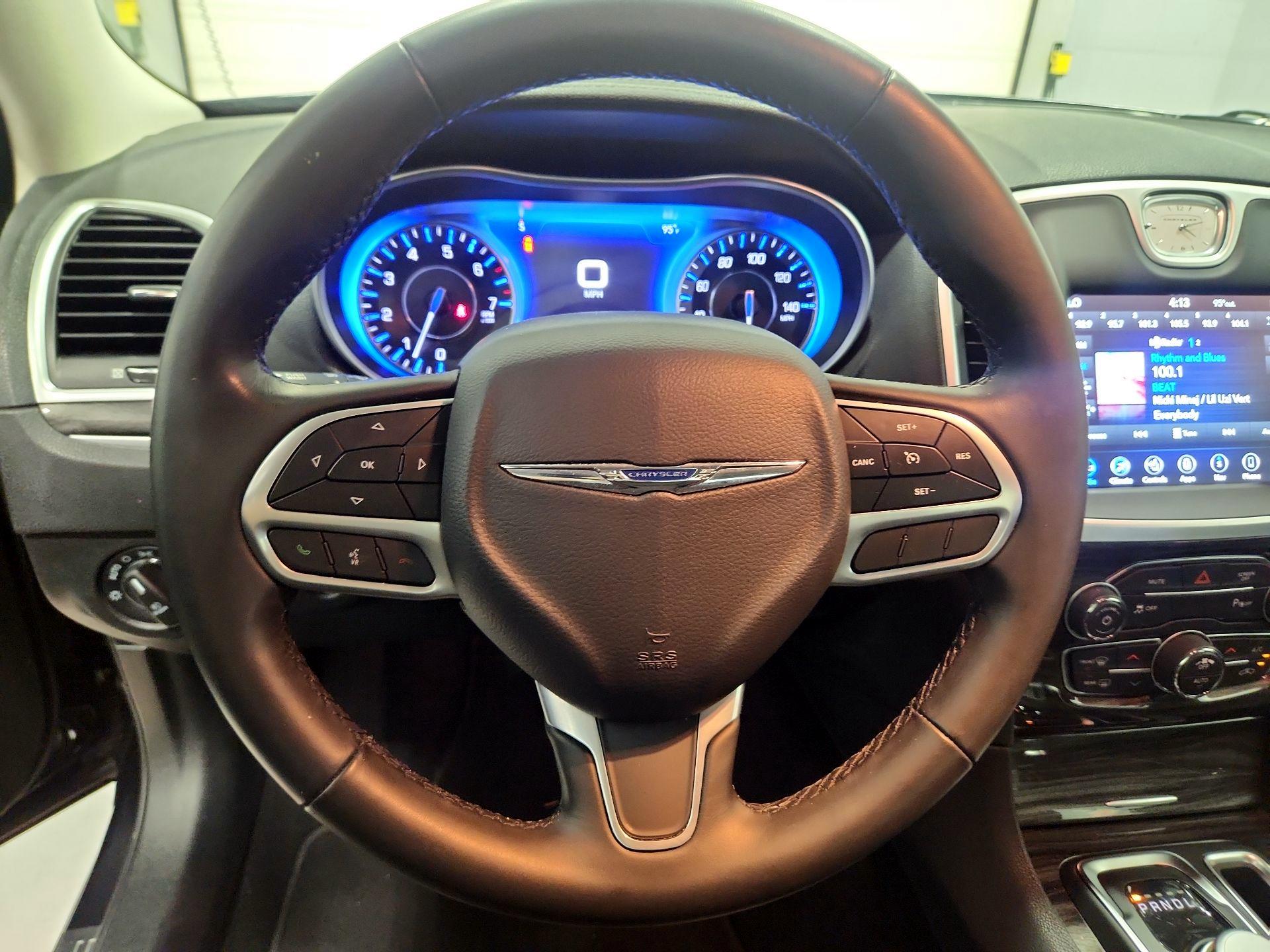 Thumbnail: 2022 Chrysler 300 - 10