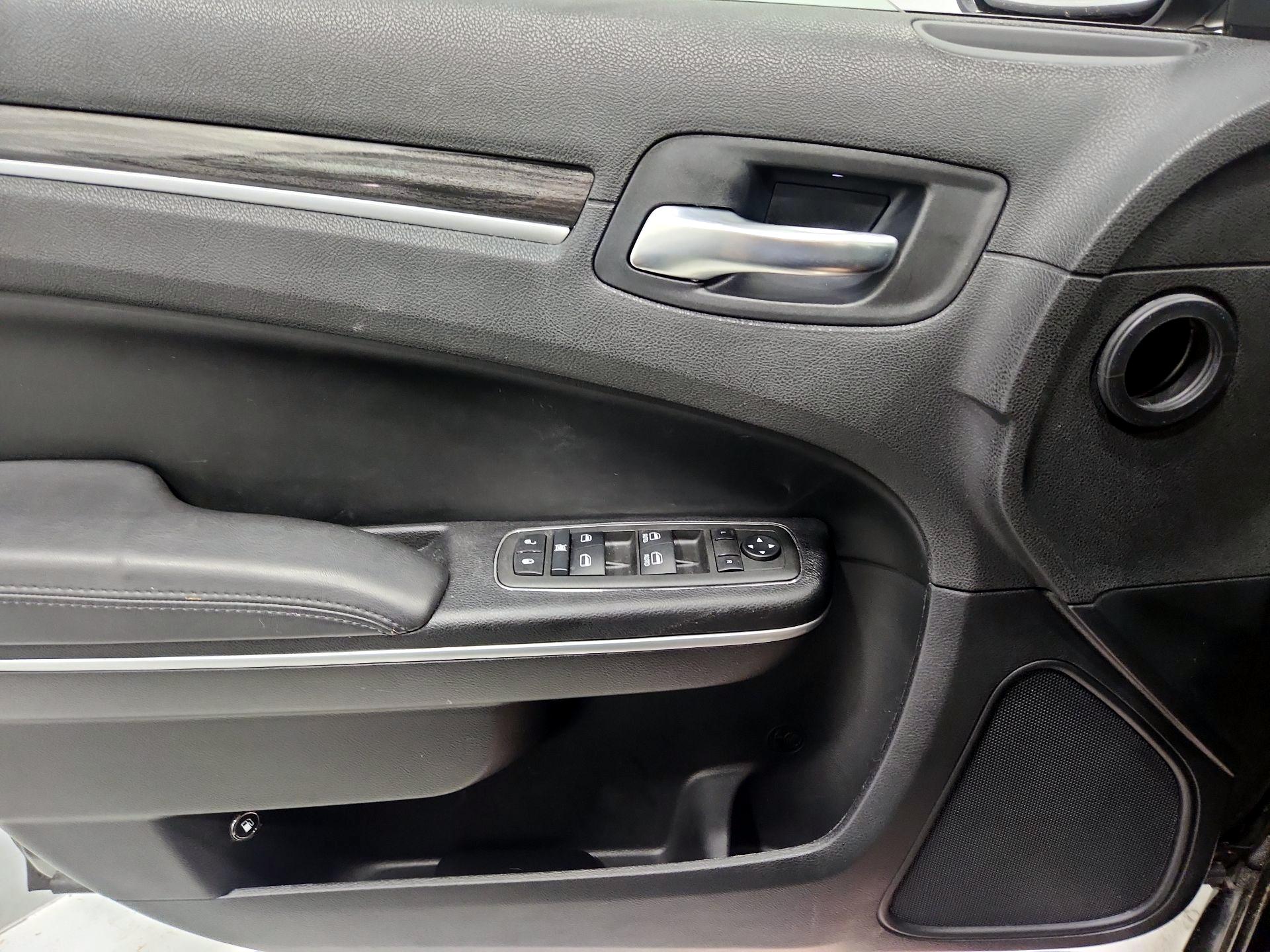 Thumbnail: 2022 Chrysler 300 - 12